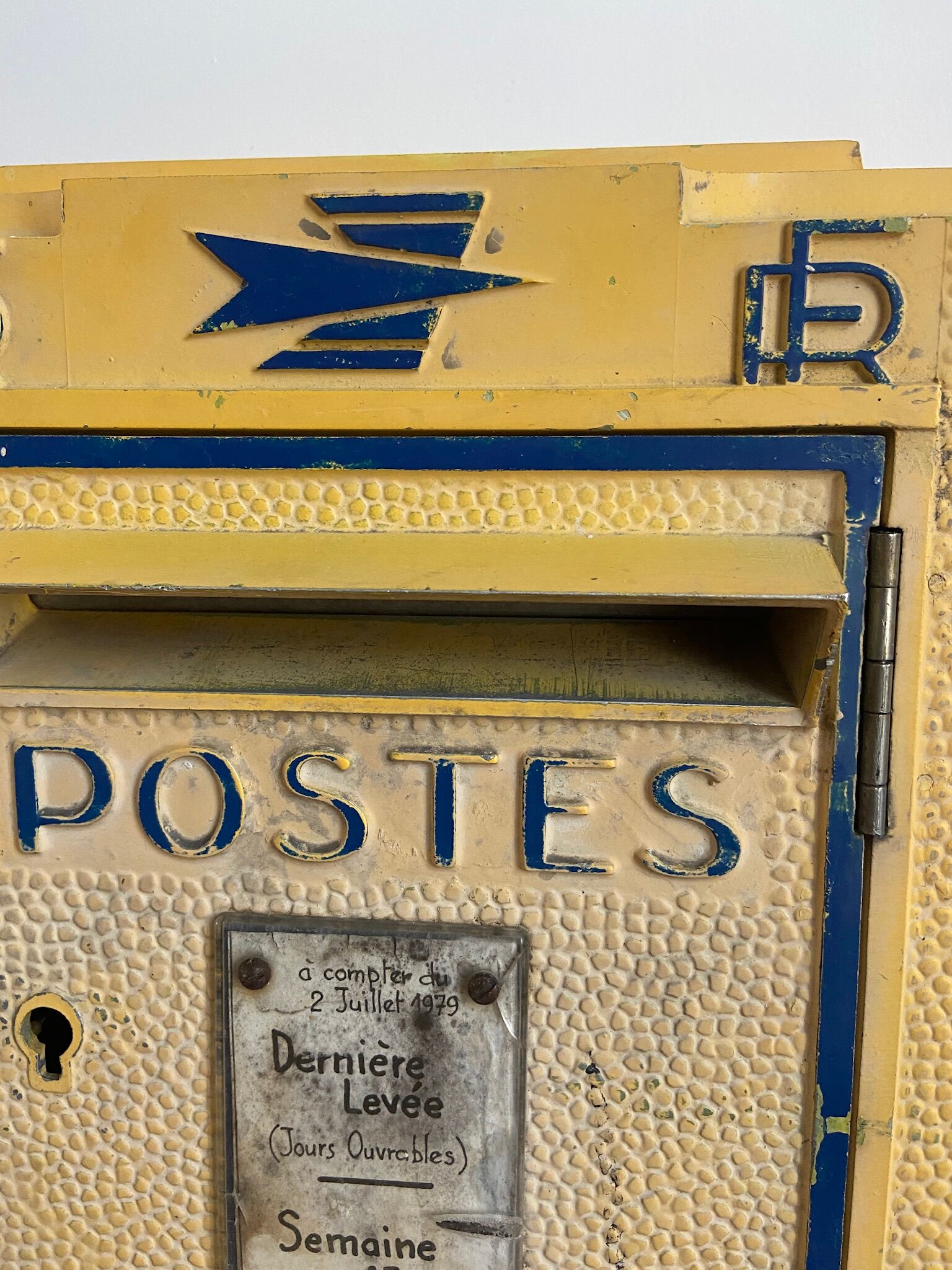 MAILBOX LA POSTE JAUNE 1967