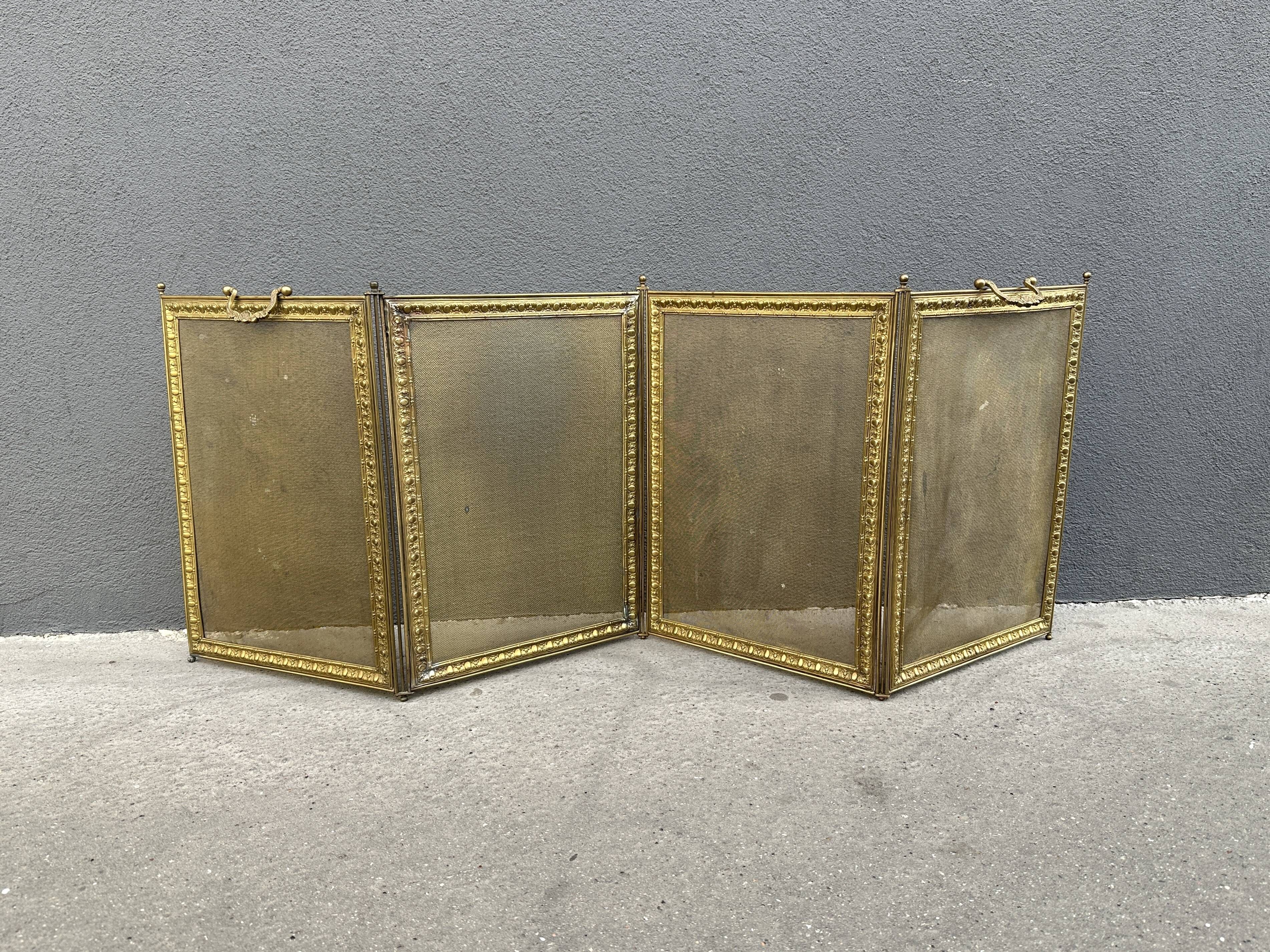 Antique brass fireplace screen from the 19th century by Bouhon Frères.