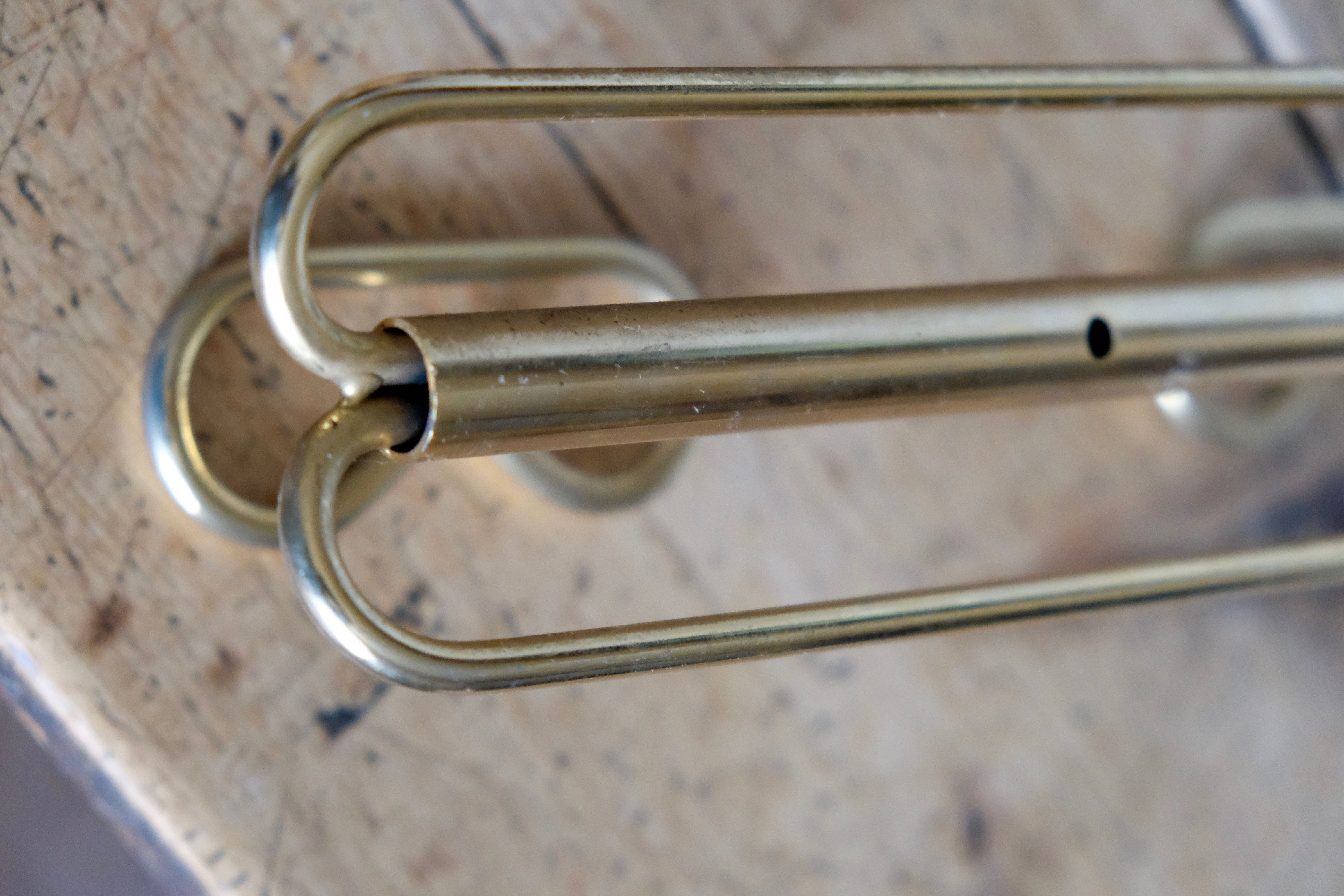 Patère en métal doré des années 50