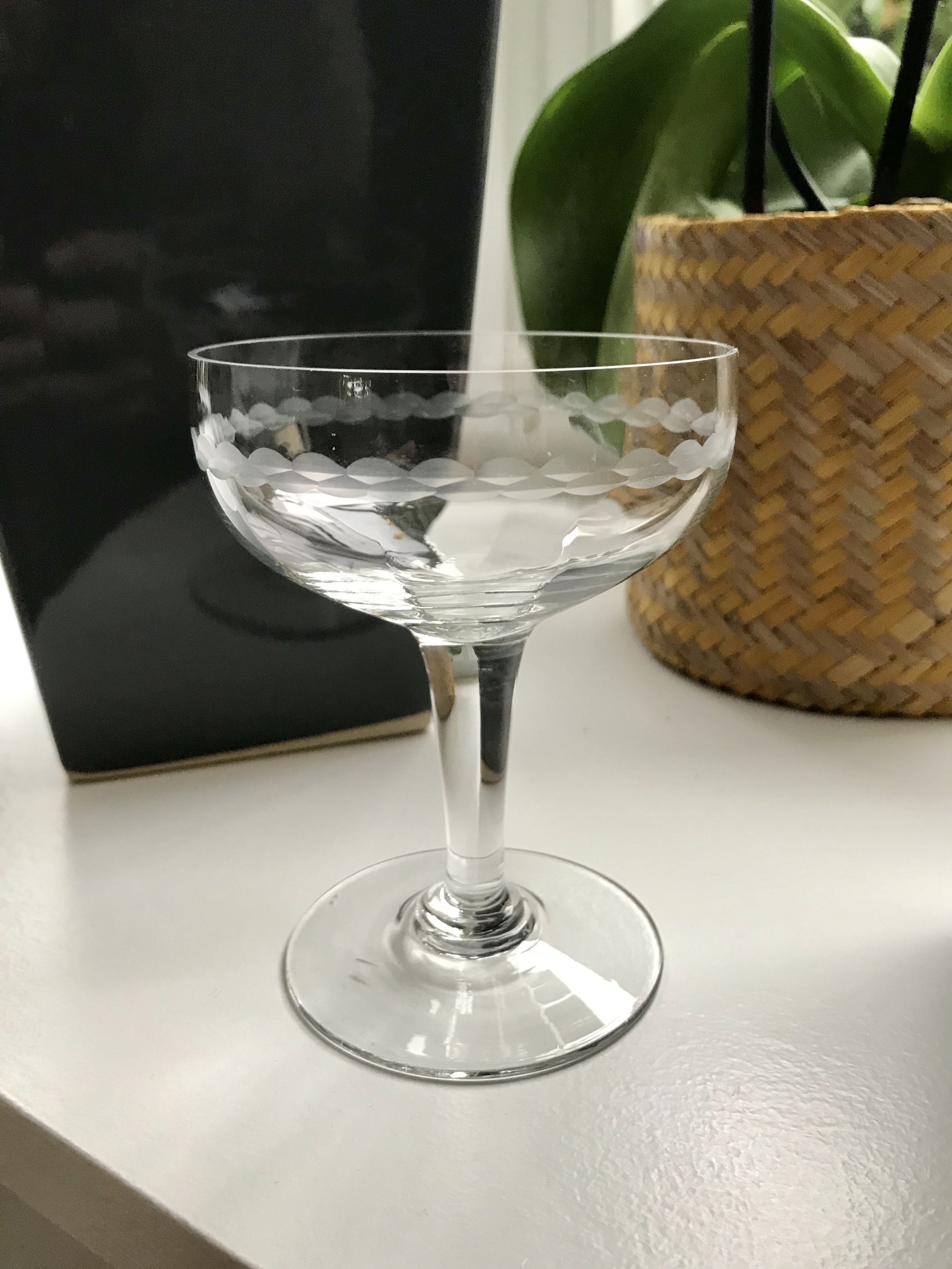 Set of 6 glasses of 20s crystal champagne with border