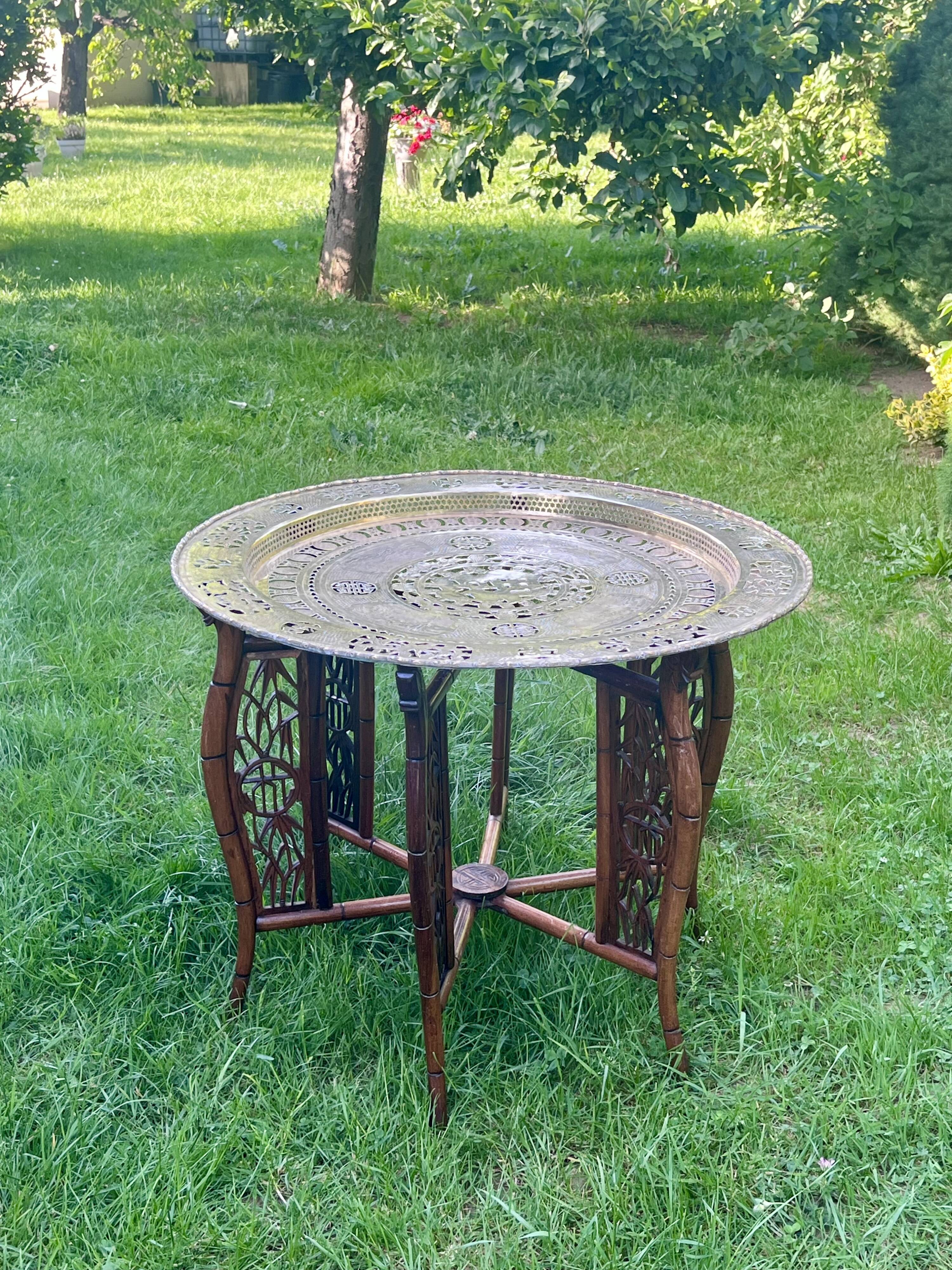 Indochinese coffee table - diameter: 74 cm - Very good condition