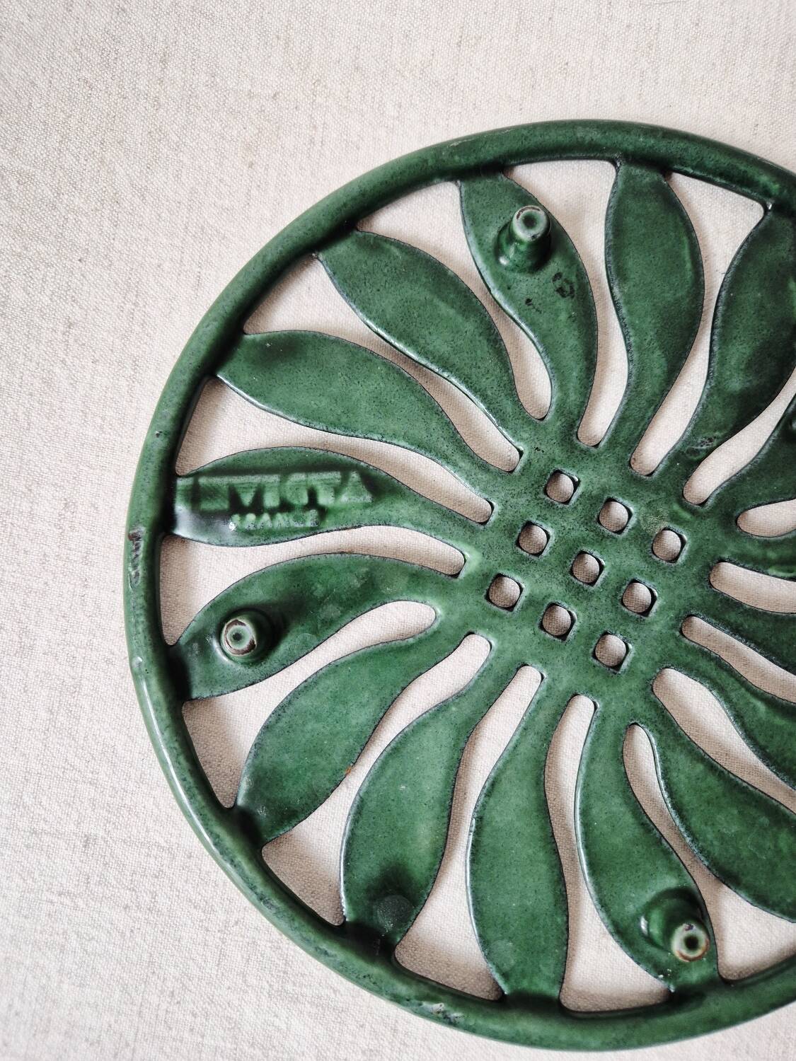 Vintage cast iron trivet - Invicta France