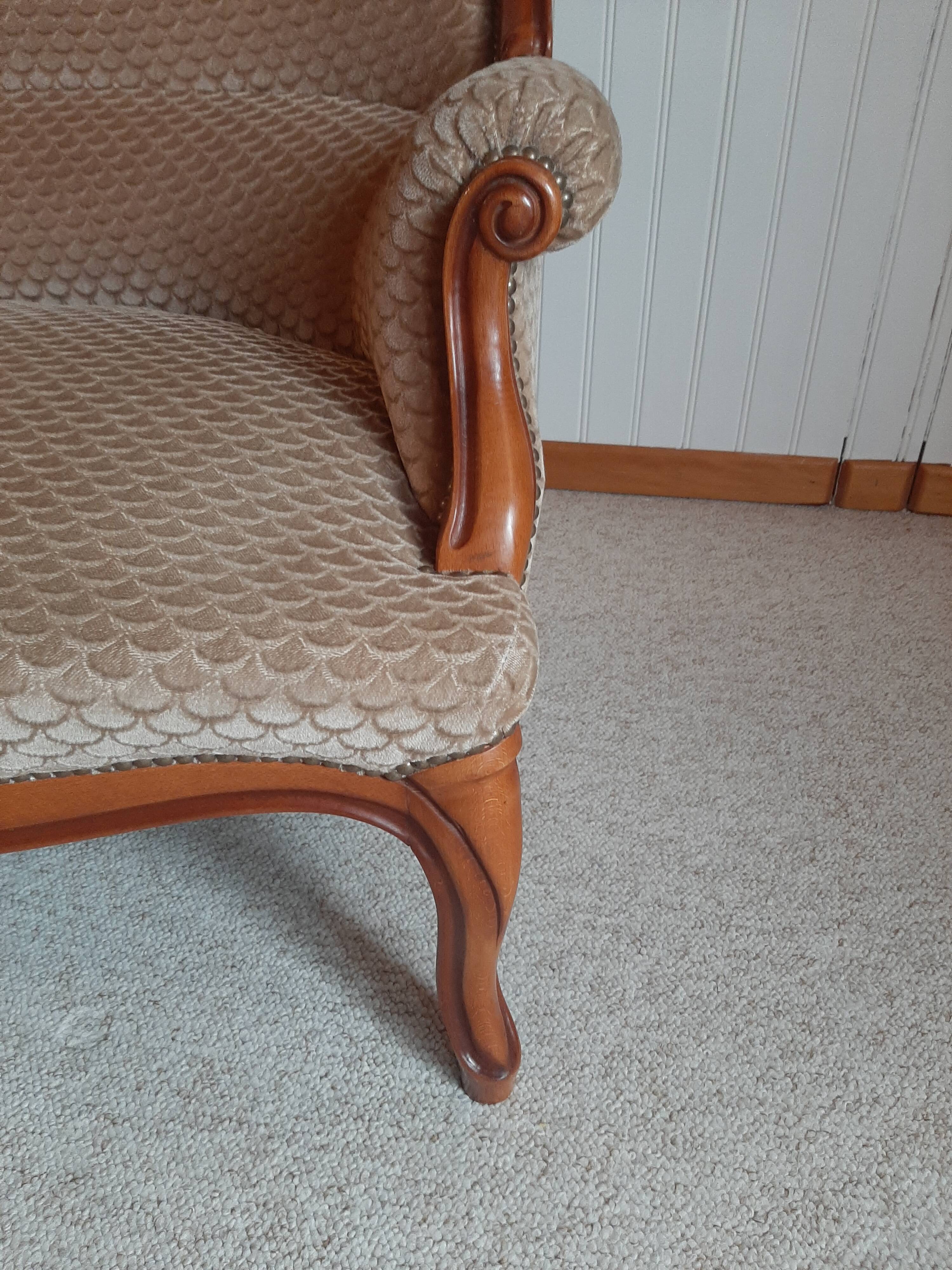 2-seater Louis XV style sofa - arched legs - Art Deco patterned velvet fabric - Beige