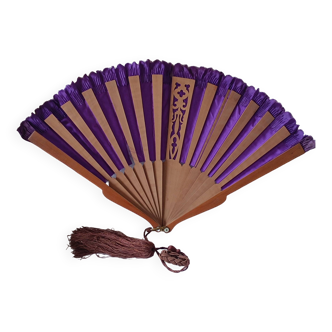 Old fan in wood and purple silk. With pompom.