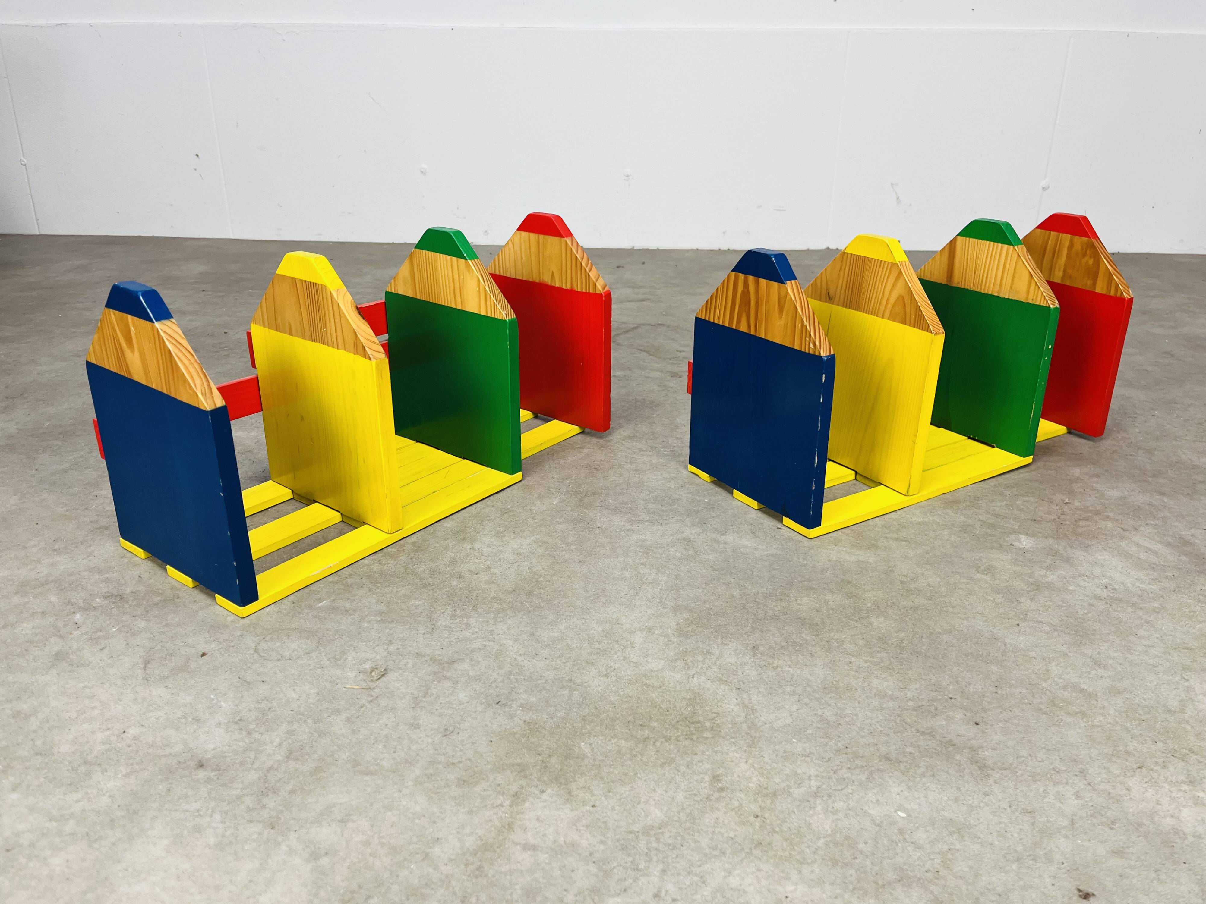 Paire d'étagères crayon murales modulables par Pierre Sala pour enfant