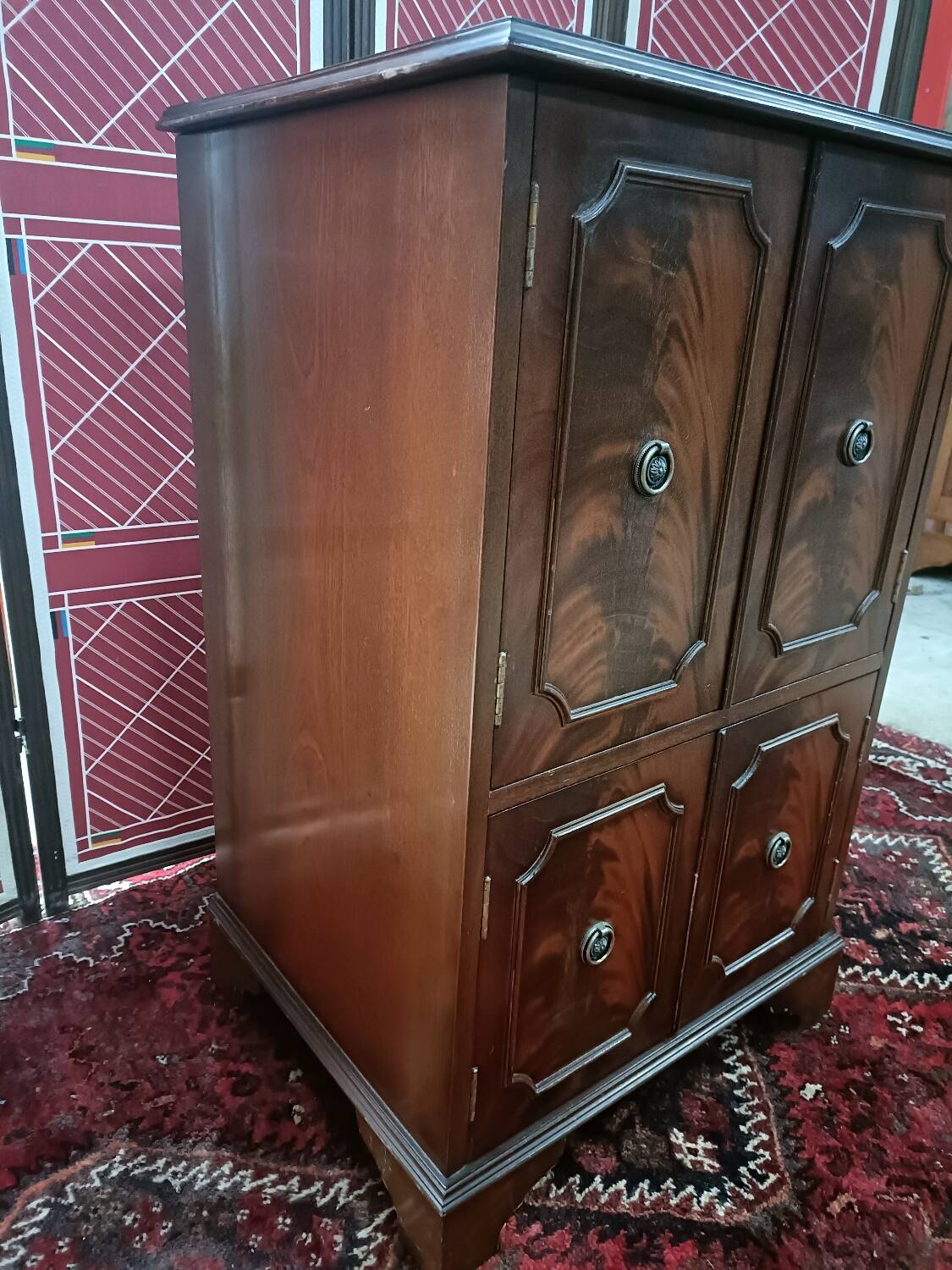 Buffet style anglais en placage acajou avec plateau levable