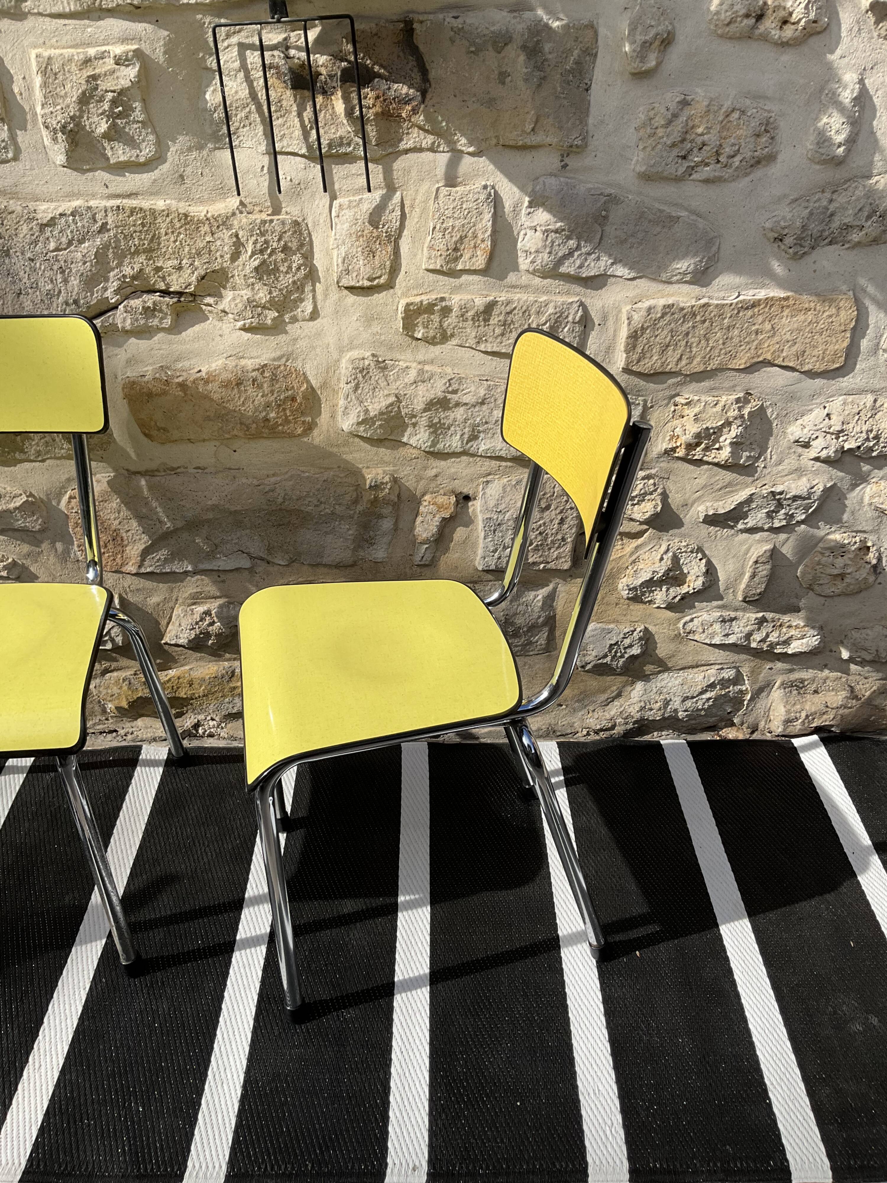 Paire de chaises formica jaune tubauto