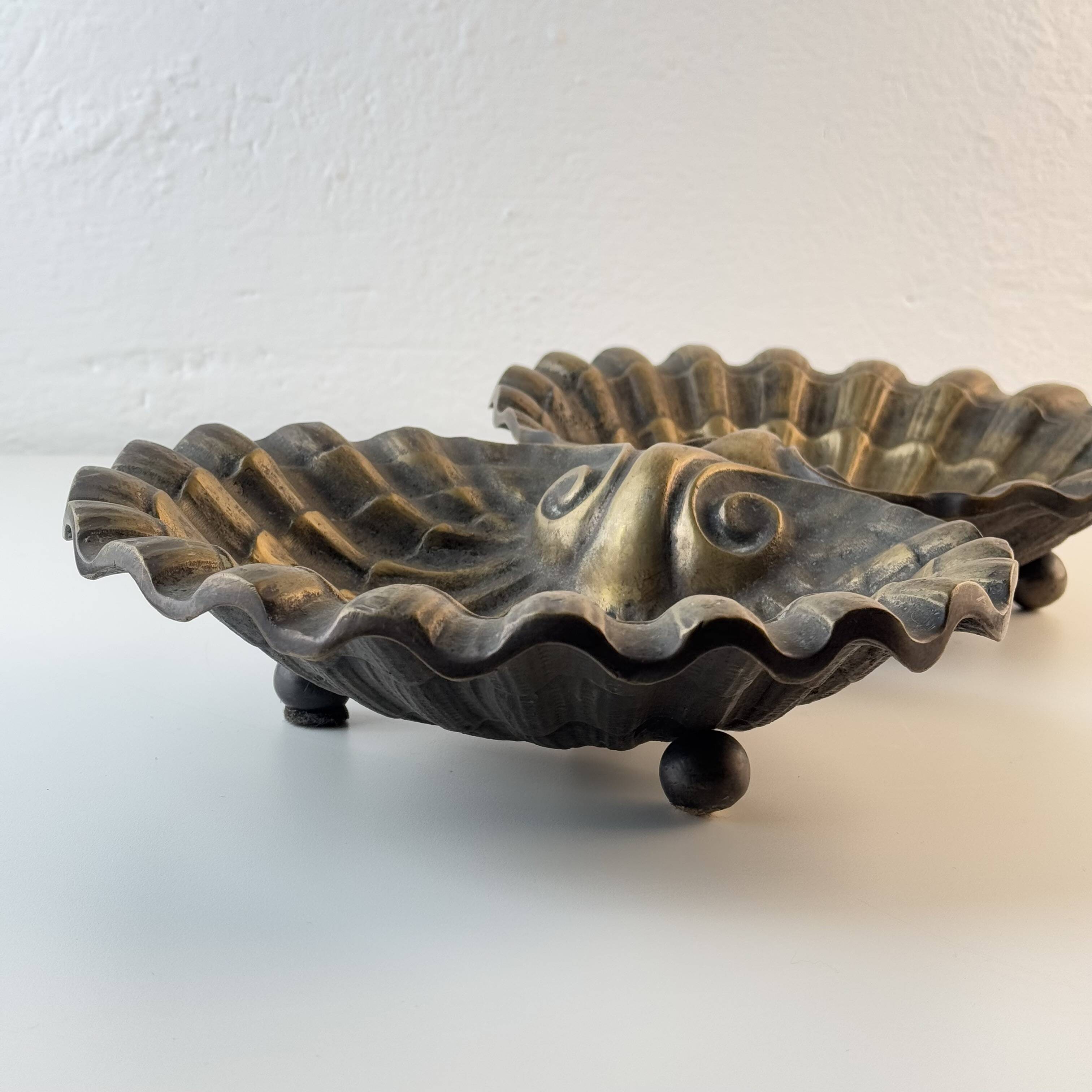 Austrian Secessionist Brass Vide-Poche Bowls, Set of 2, Early 20th Century.