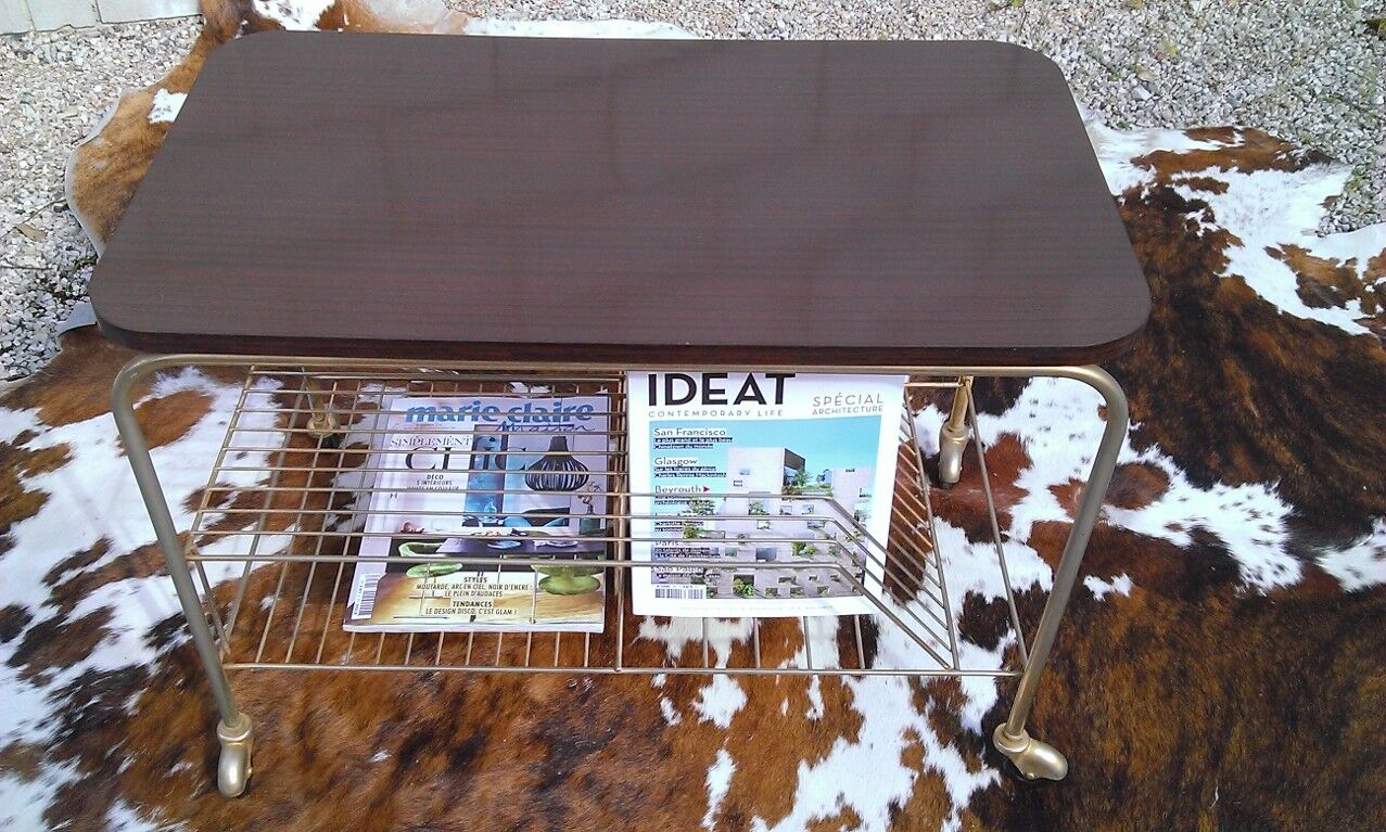 Coffee table with magazine rack