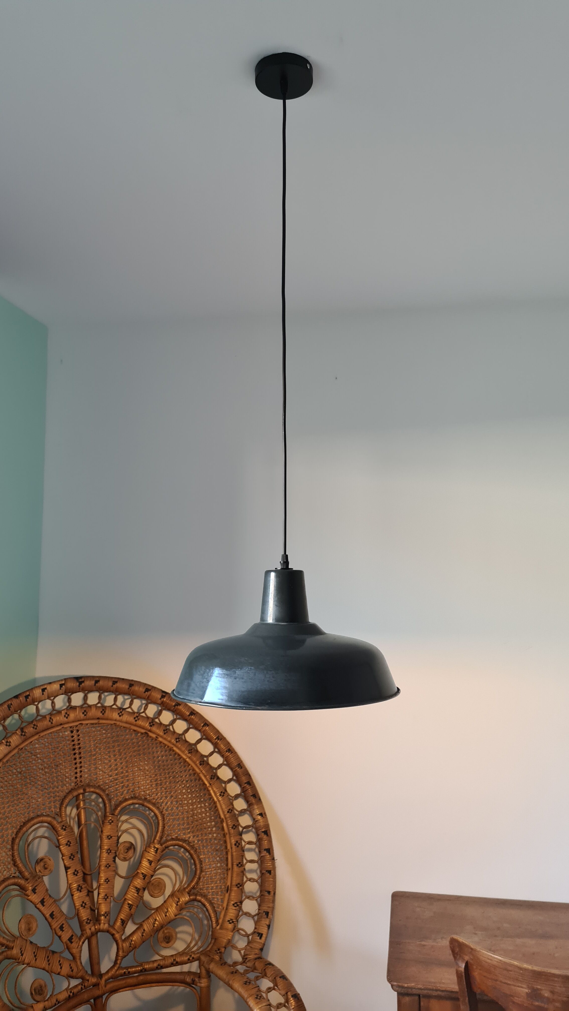 Vintage industrial suspension in enamelled sheet metal