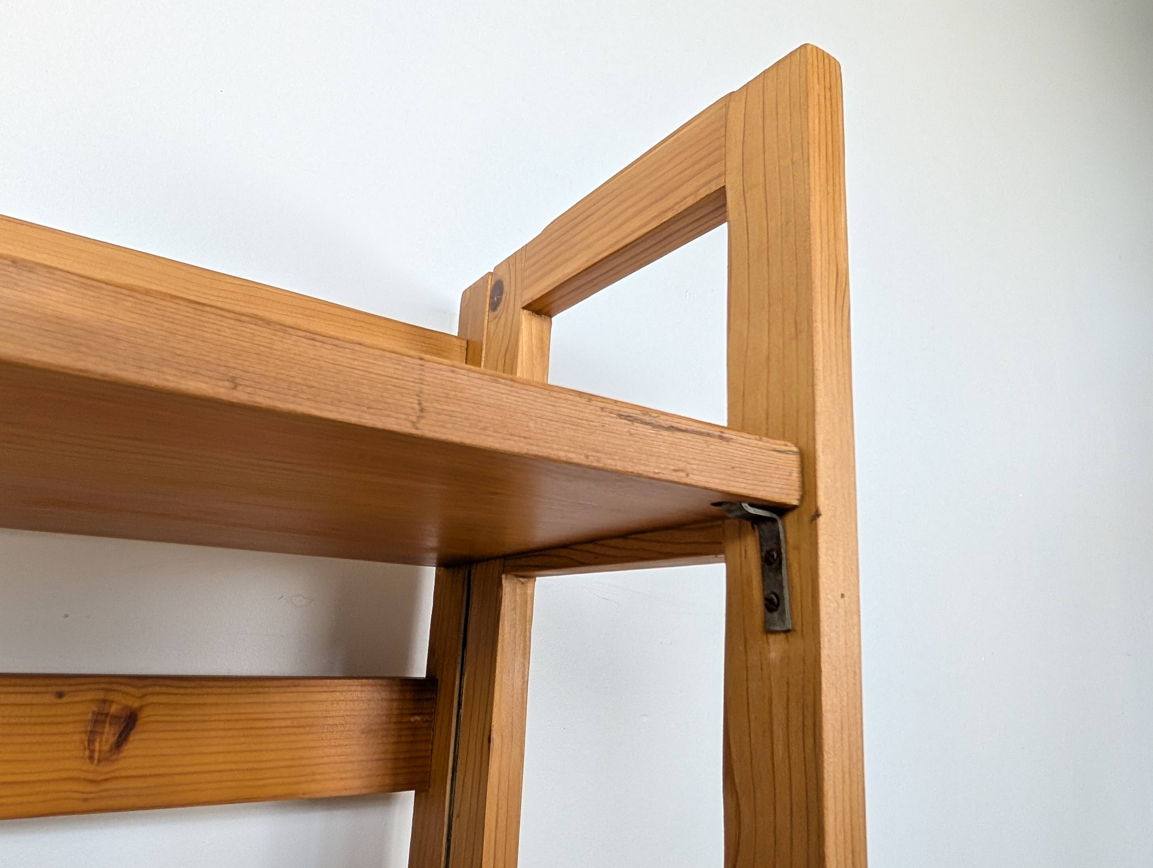 Folding bookcase shelf