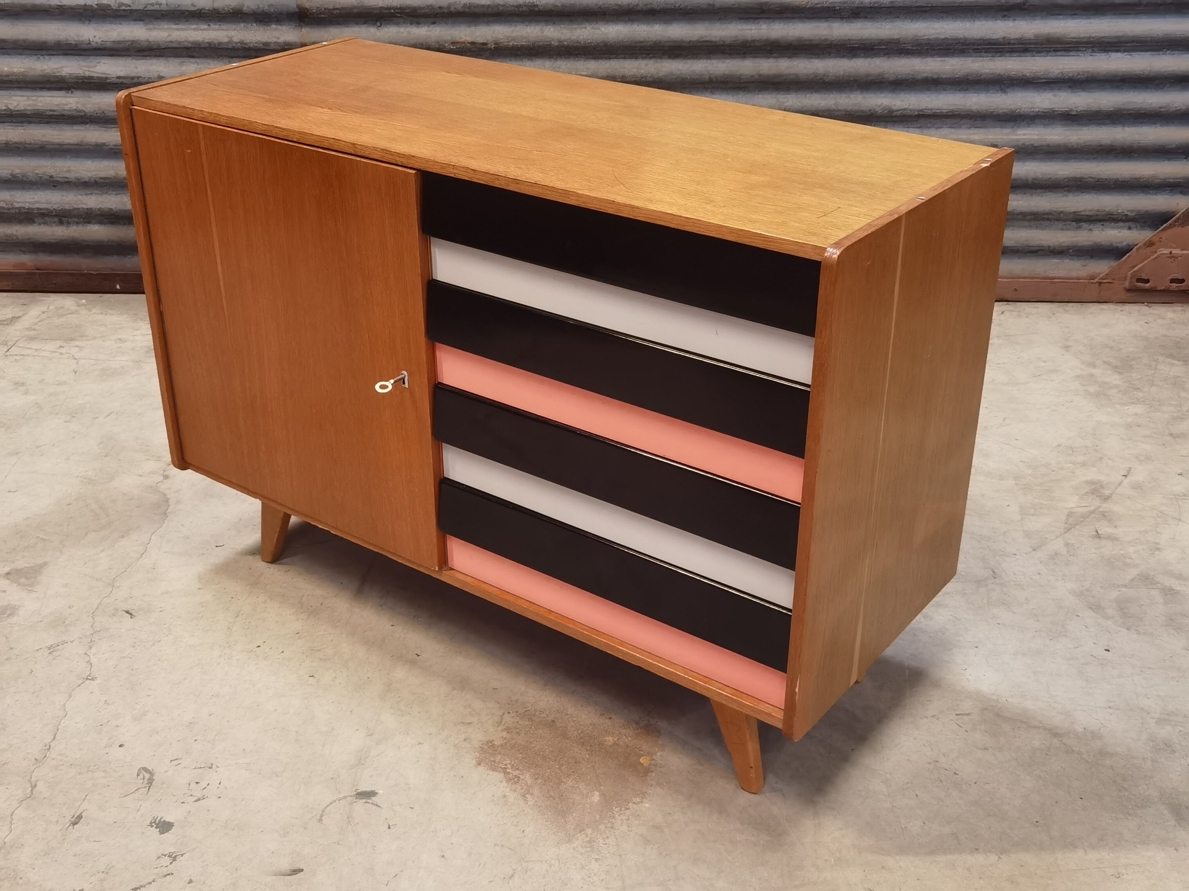 Buffet U 458 Jiri Jiroutek pour Interier Praha 1960