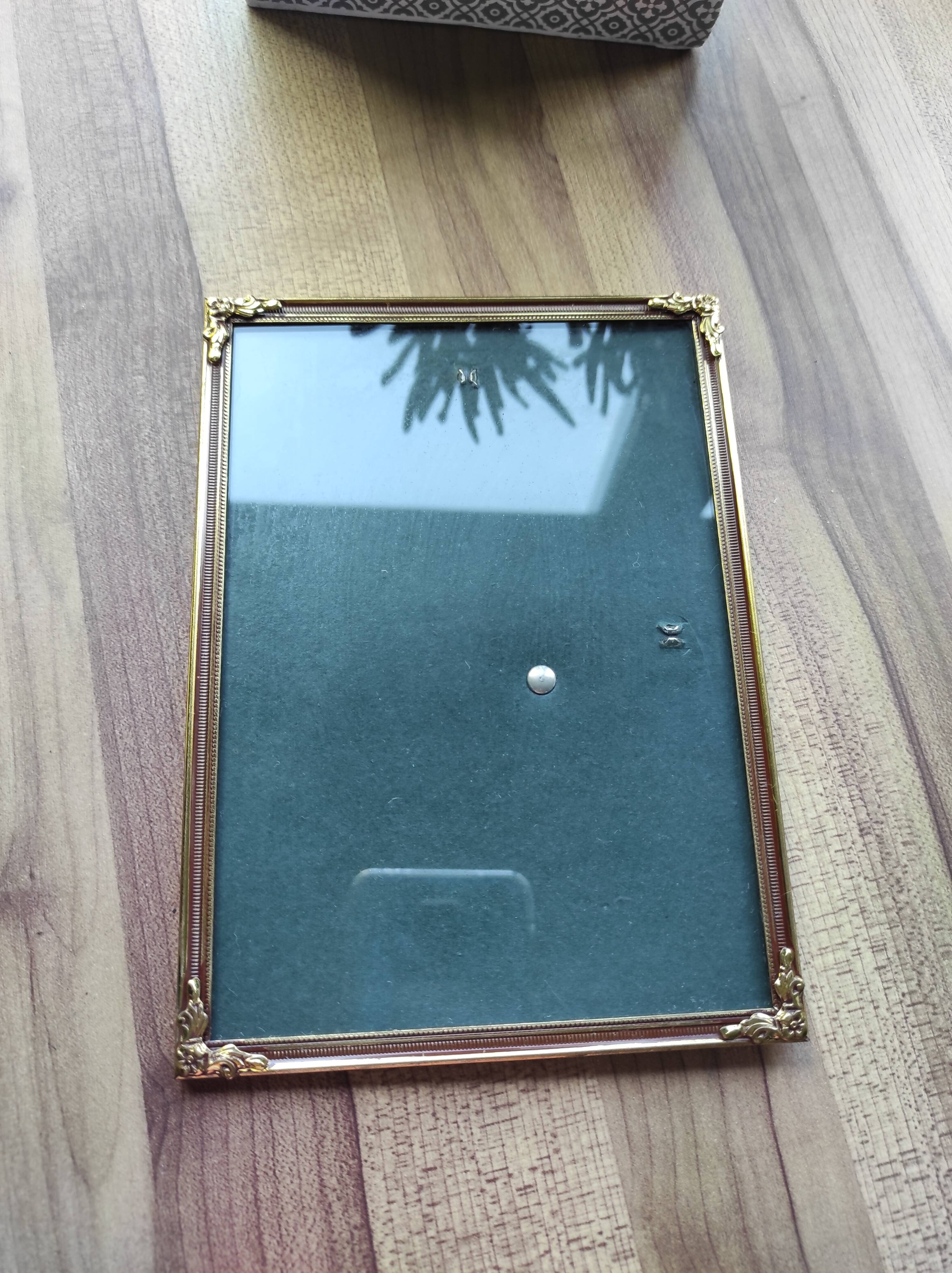 Vintage photo frame in gold and decorated metal