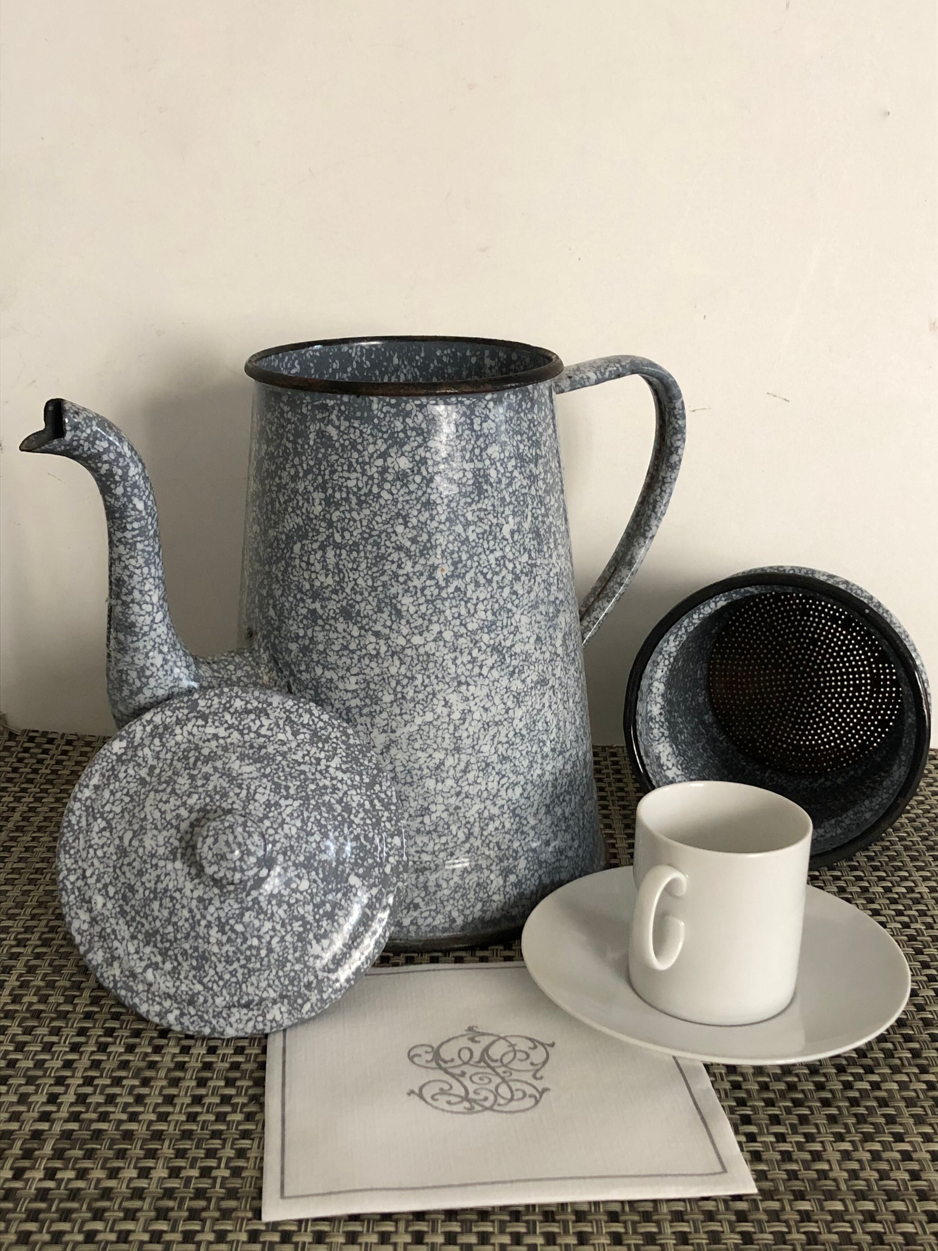 Enamelled coffee maker