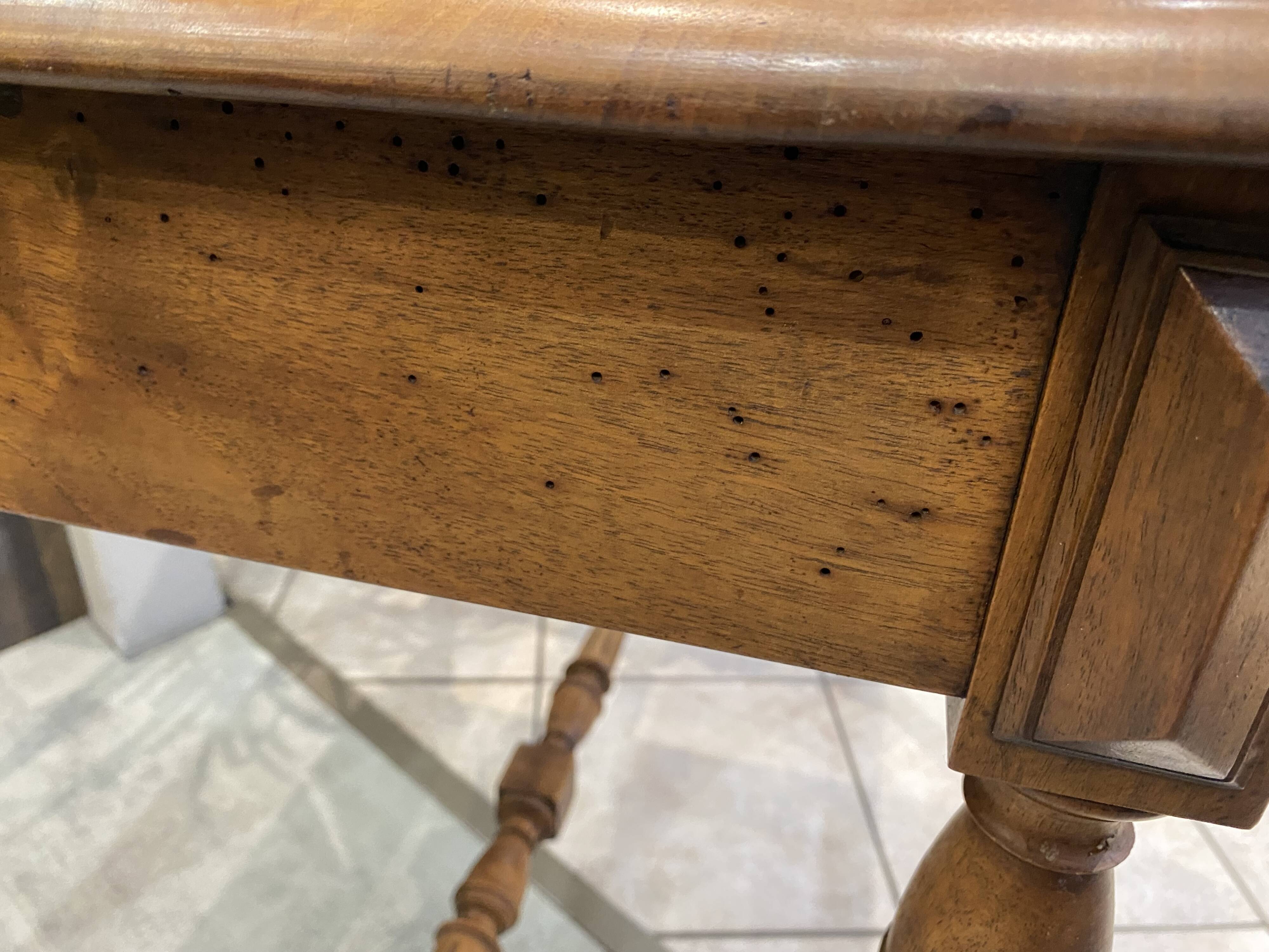 Bureau 1 tiroir en bois massif chêne pieds tournés et sculptés 89x62cm