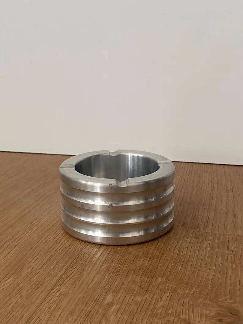 Vintage ashtray in solid aluminium | Ribbed industrial design | Retro Bauhaus style