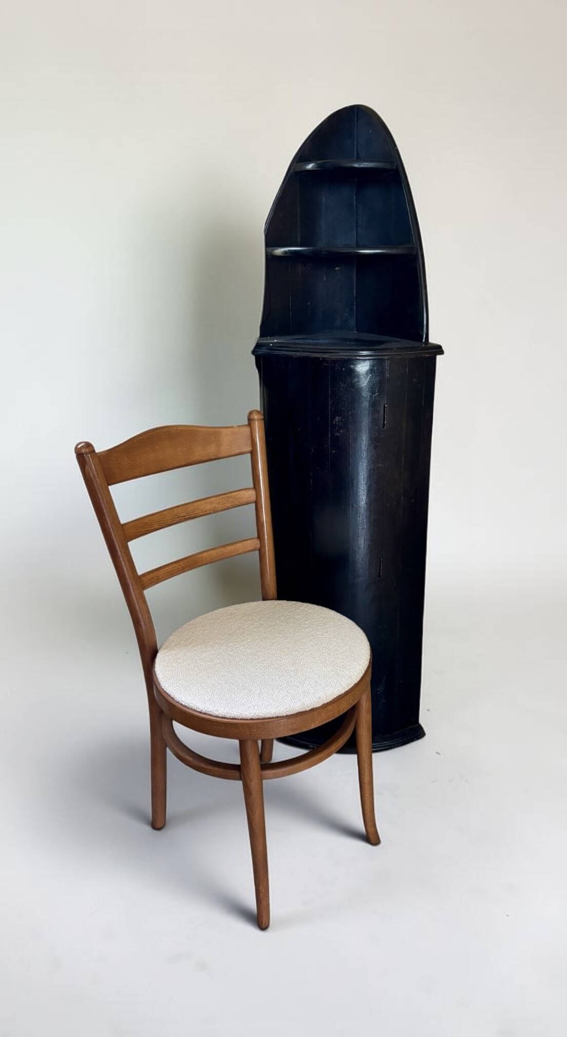 English corner cabinet in blackened wood, 19th century.