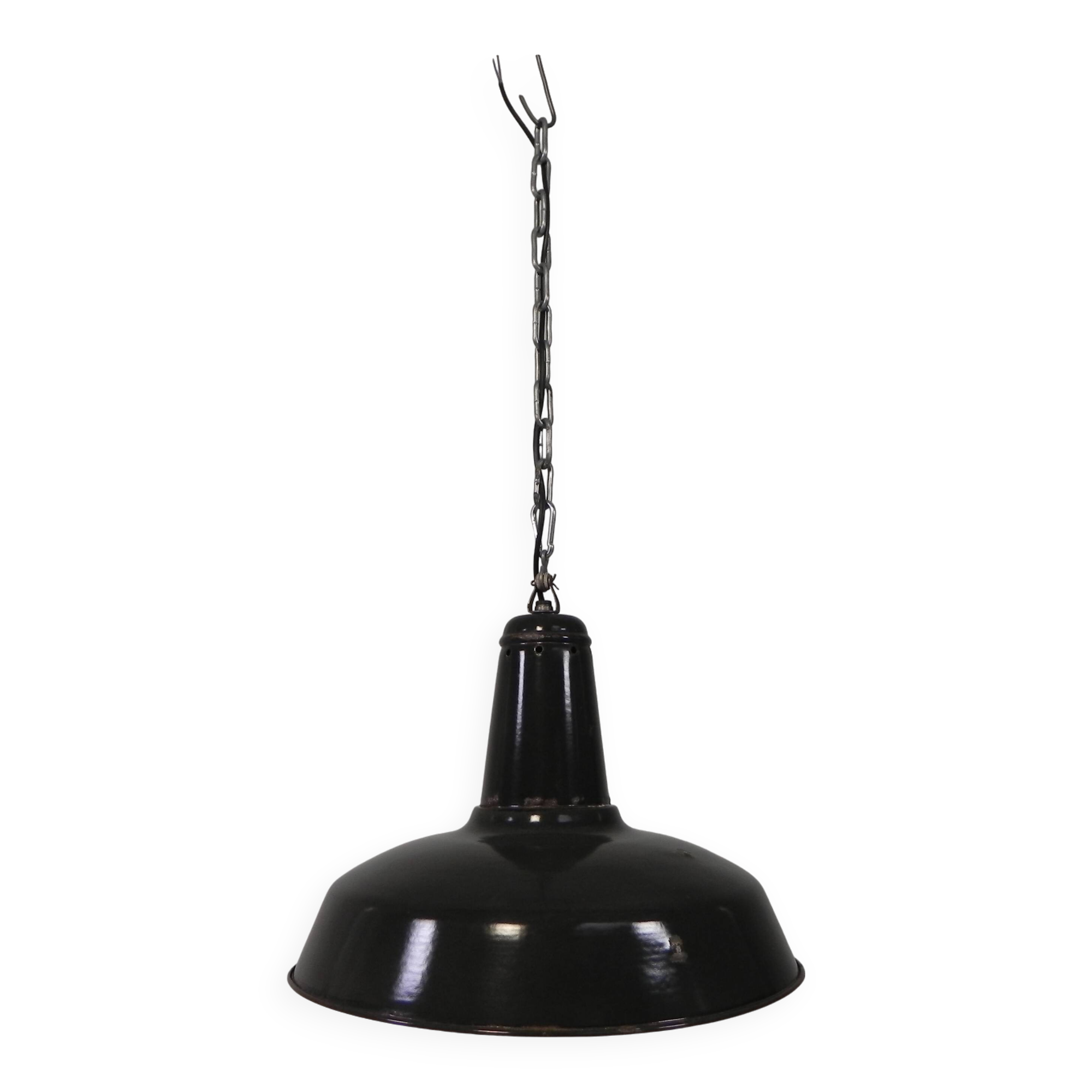 Industrial hanging lamp with enamelled steel shade