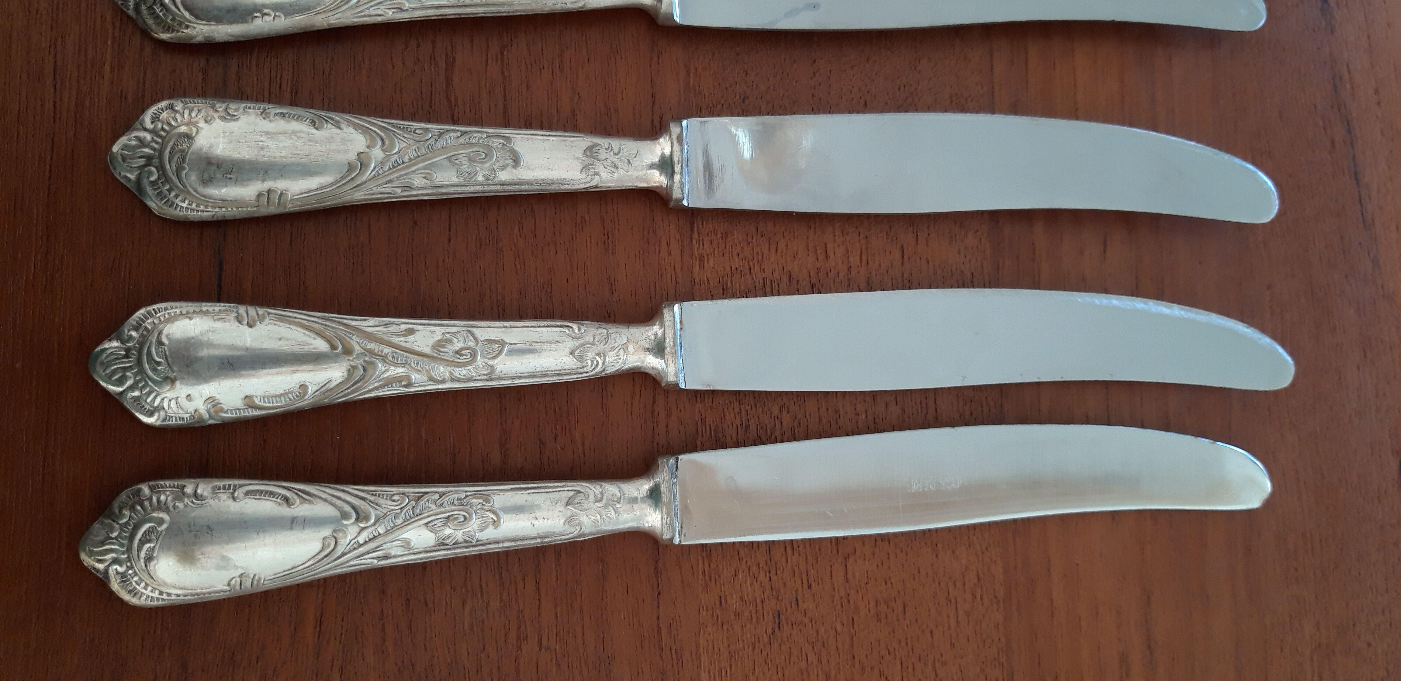 Set of silvered metal cutlery 1/1000th