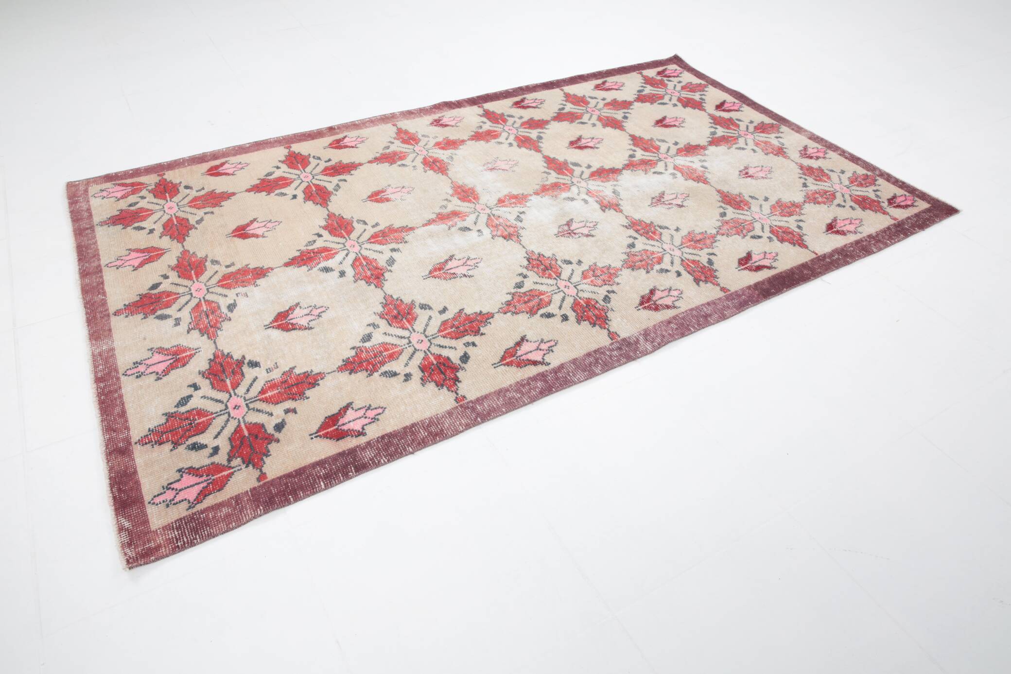 5x8 Vintage Beige & Red Geometric Persian Vintage Rug, 140x237Cm