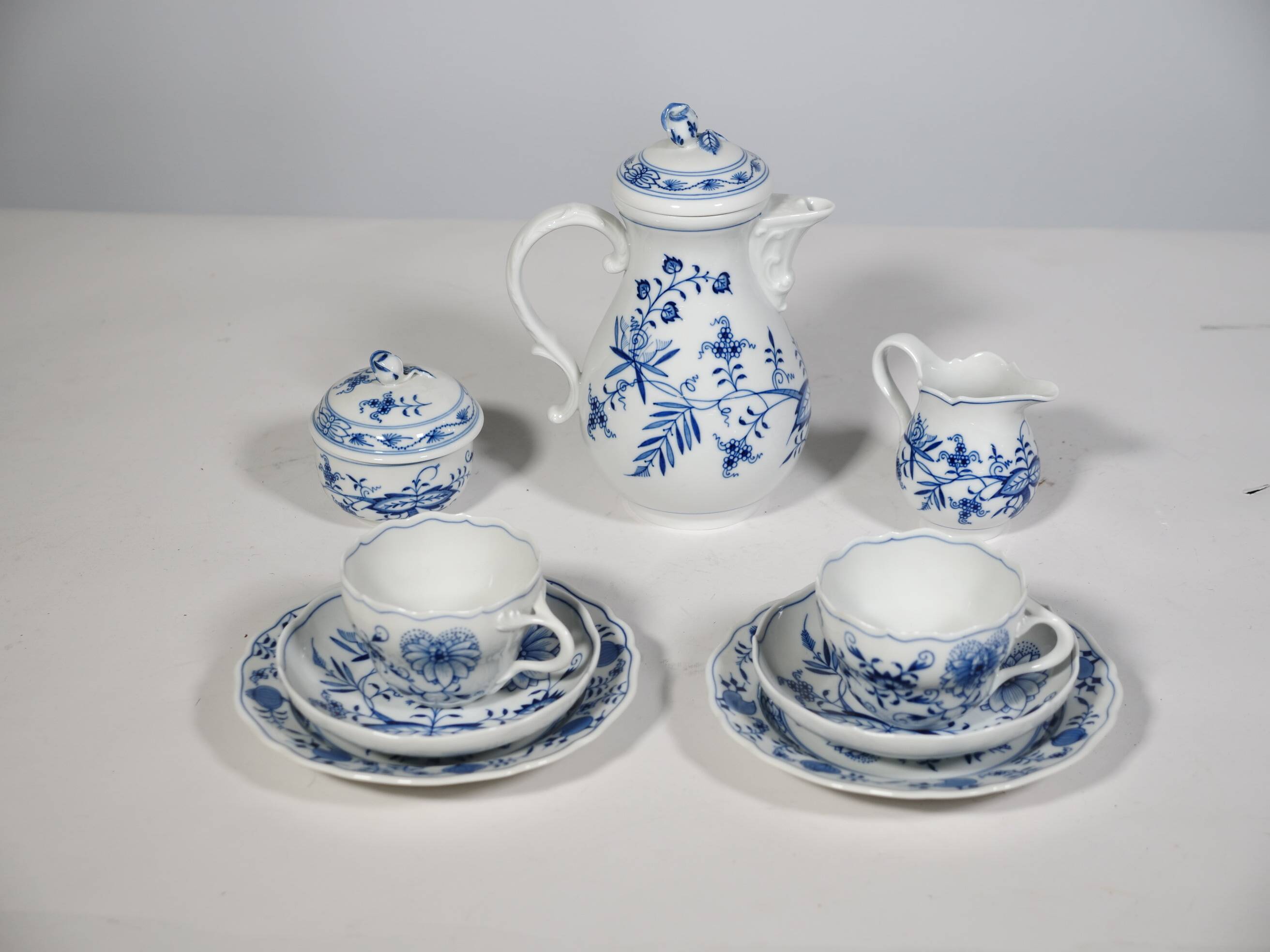 Porcelain Coffee and Tea Service by Meissen in Onion Pattern Decor, 1960s