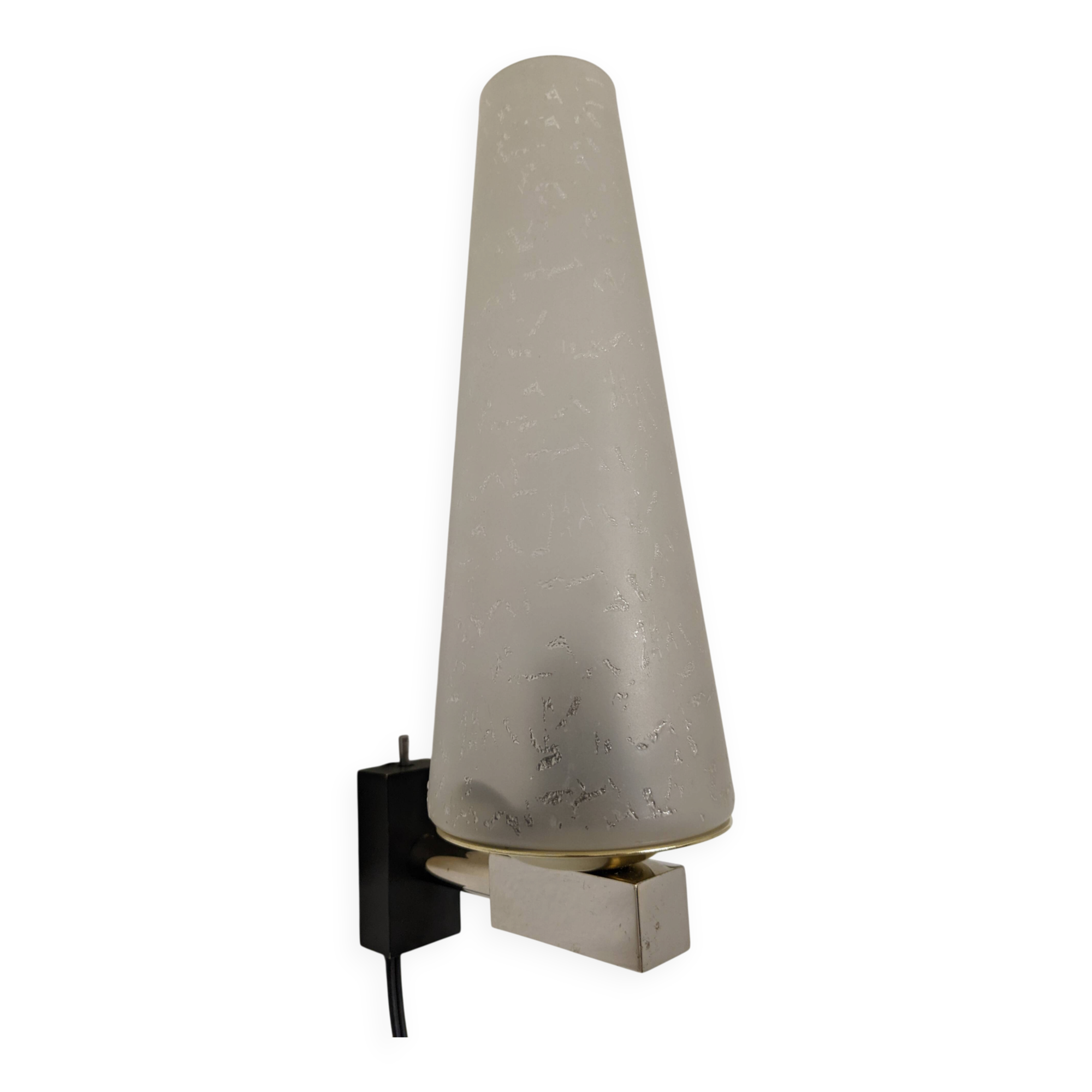 Modernist wall light in glass and brass by Maison Arlus, France circa 1950.