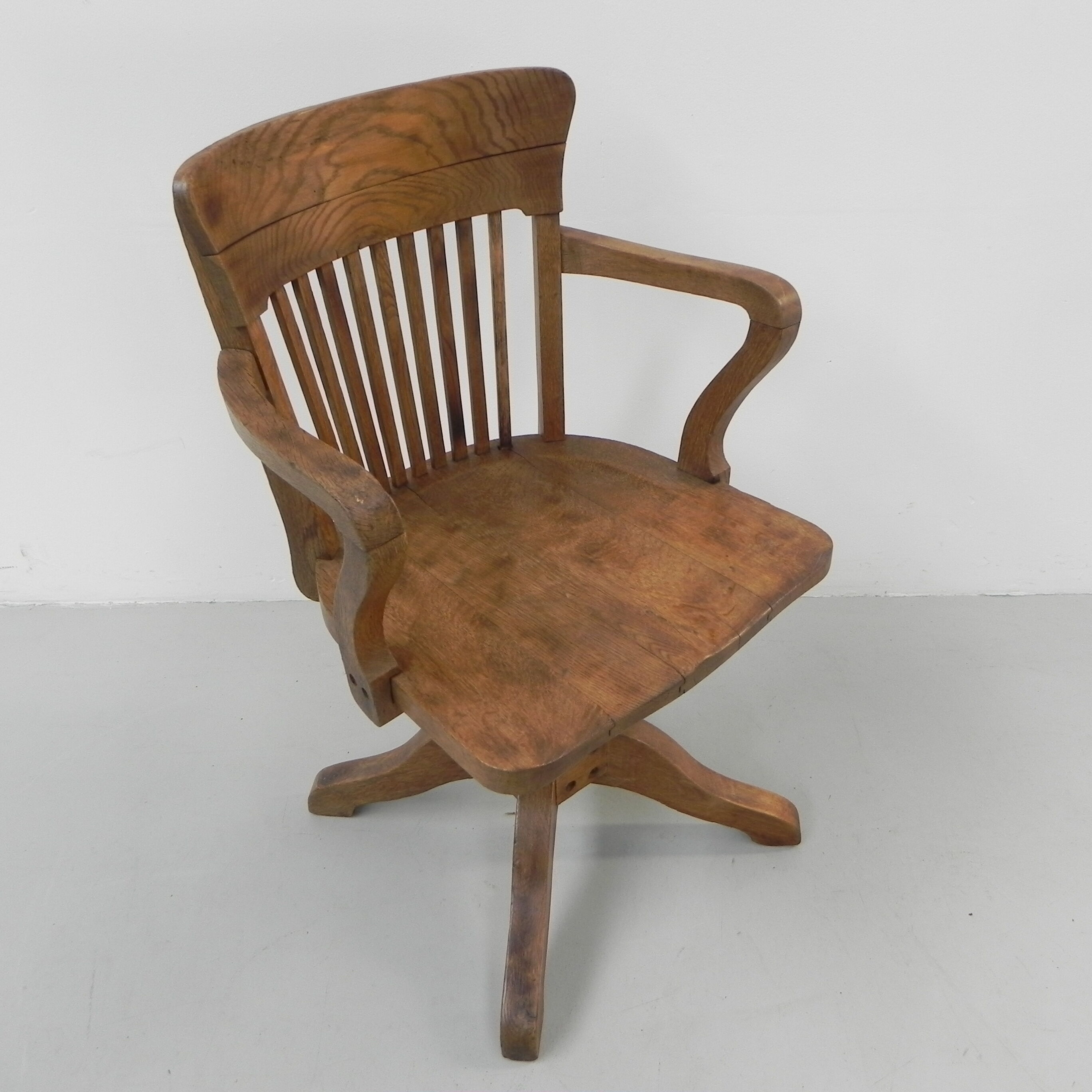 Oak office chair with spring mechanism and armrests