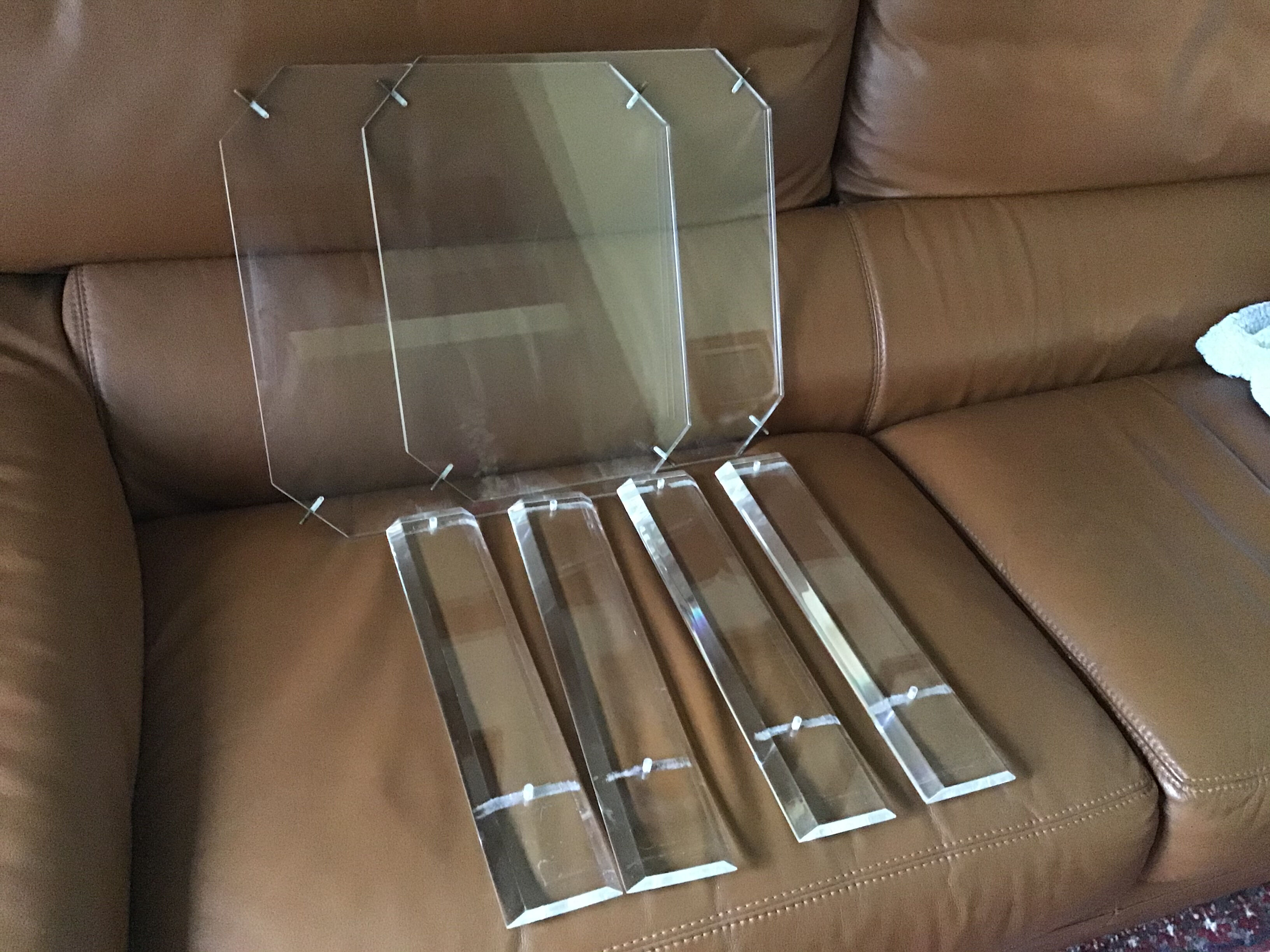 Tables en plexiglass