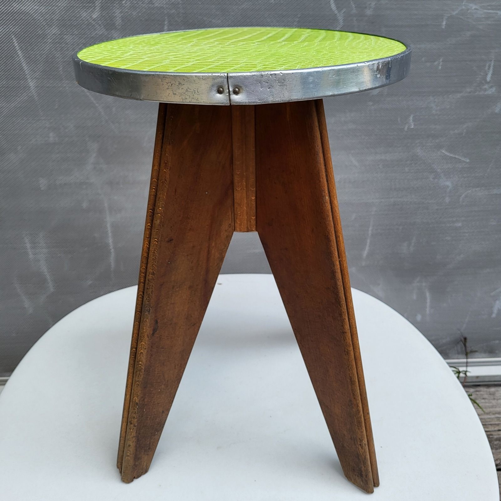 Vintage pop design stool 1950 • granny green leather