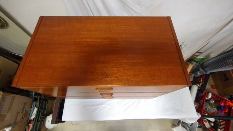 Small Scandinavian teak chest of drawers or bedside table from the 60s