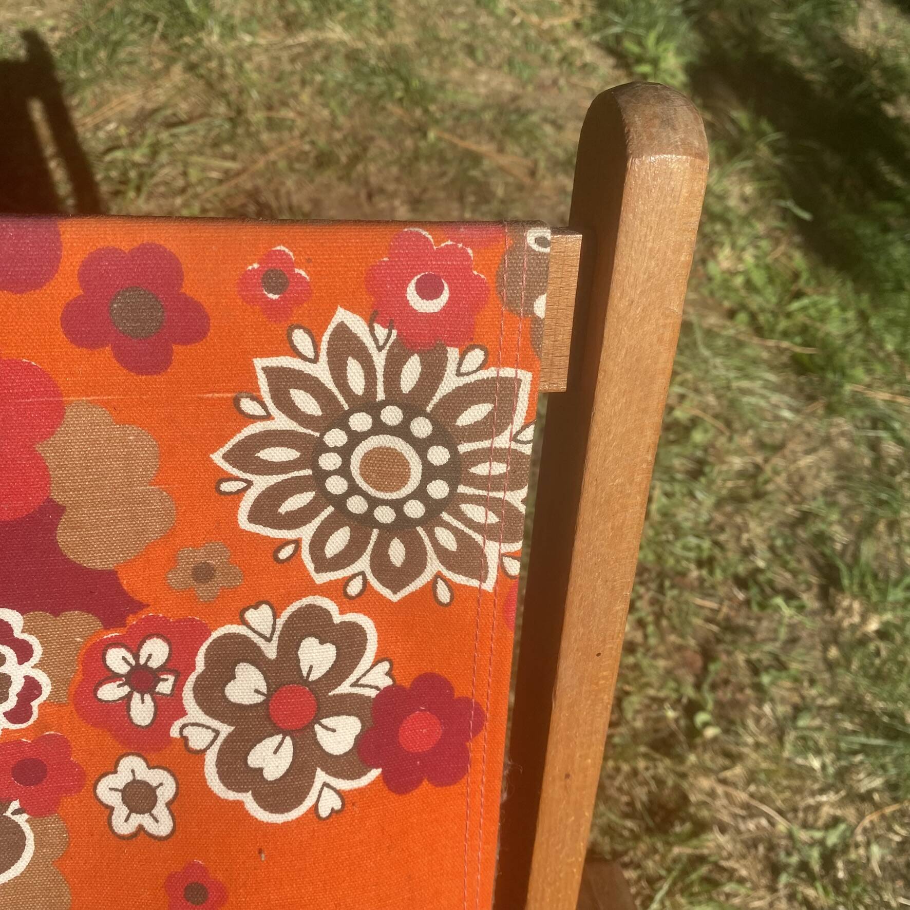 Vintage beach or garden chair made of wood and floral fabric, 1970s.