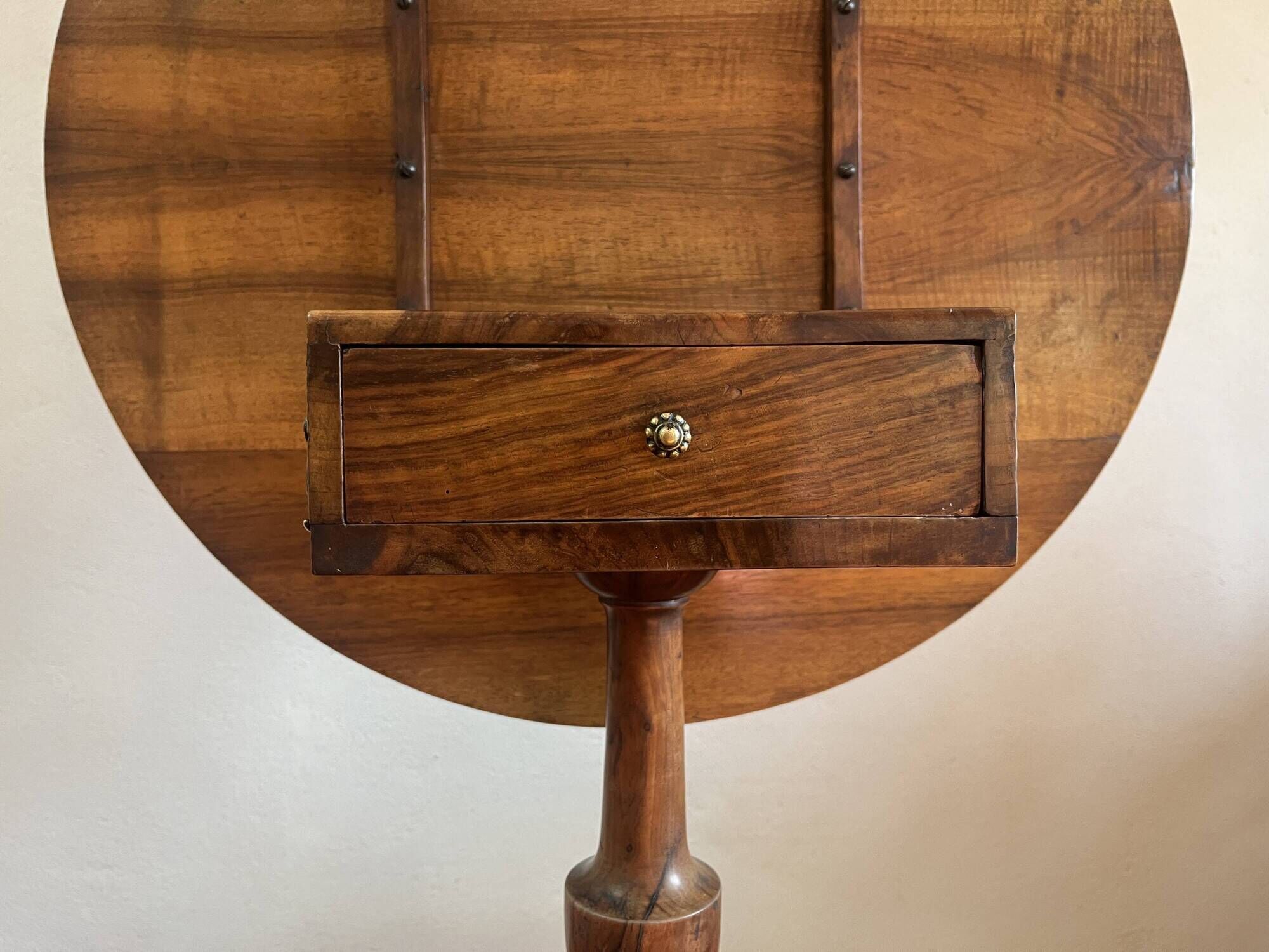 Antique guéridon with a tilting top and drawer, Louis Philippe style.