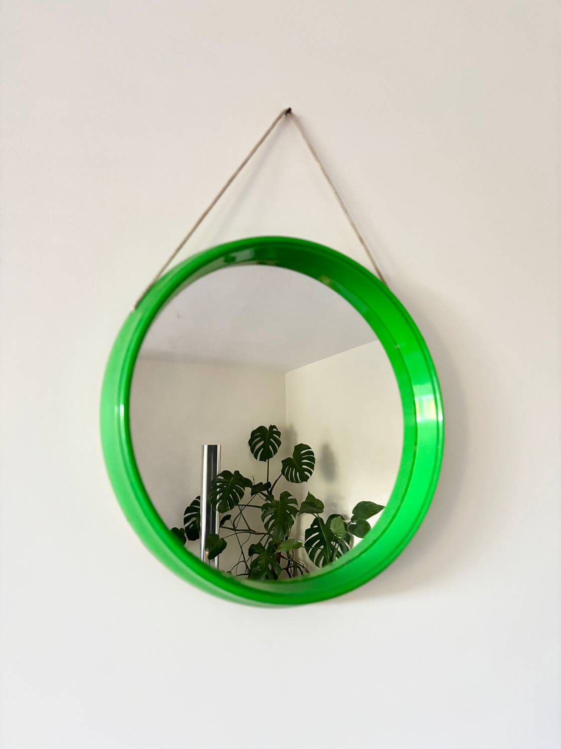 Miroir rond en plastique vert, années 70