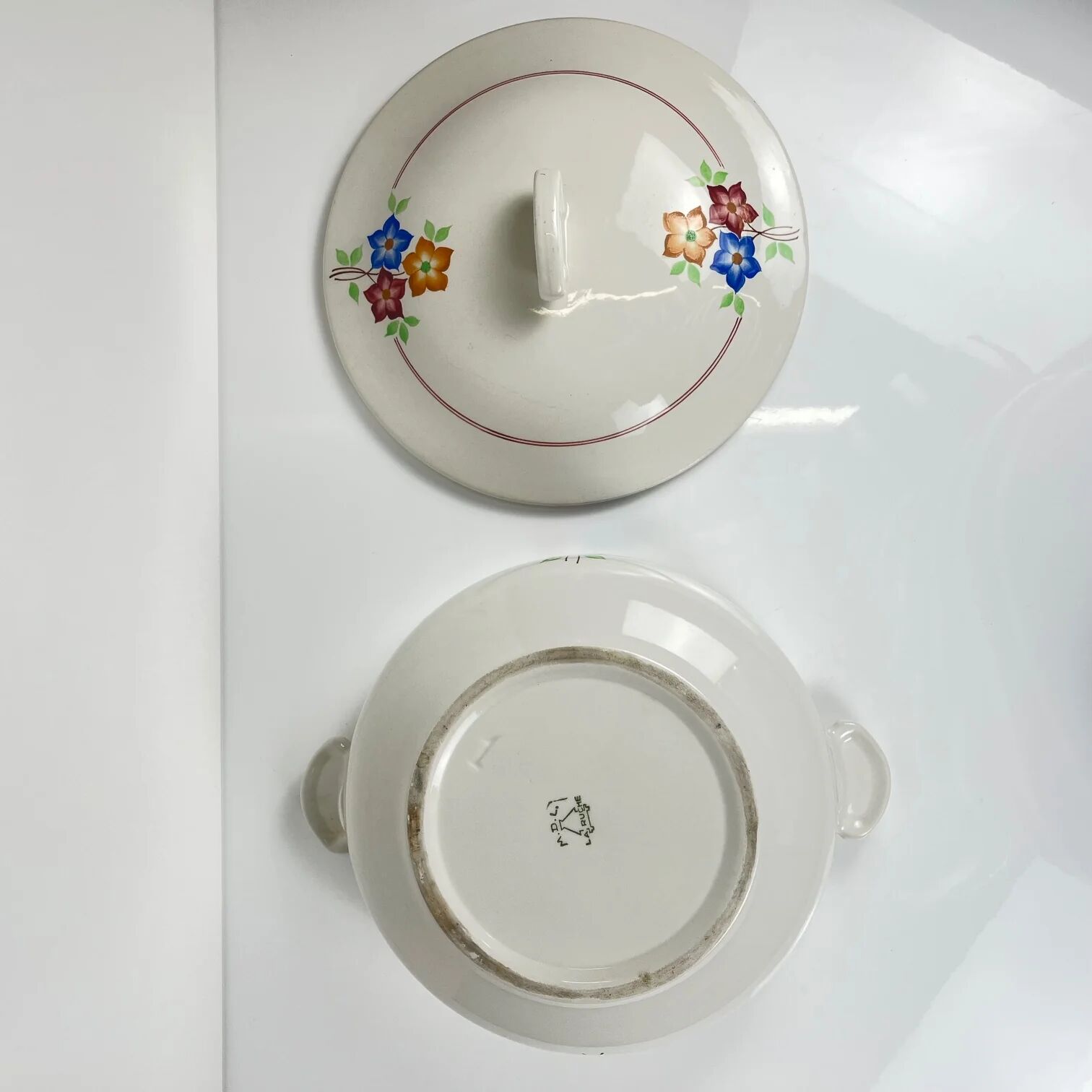 Soup tureen "The Hive", Moulins des Loups, 20th century