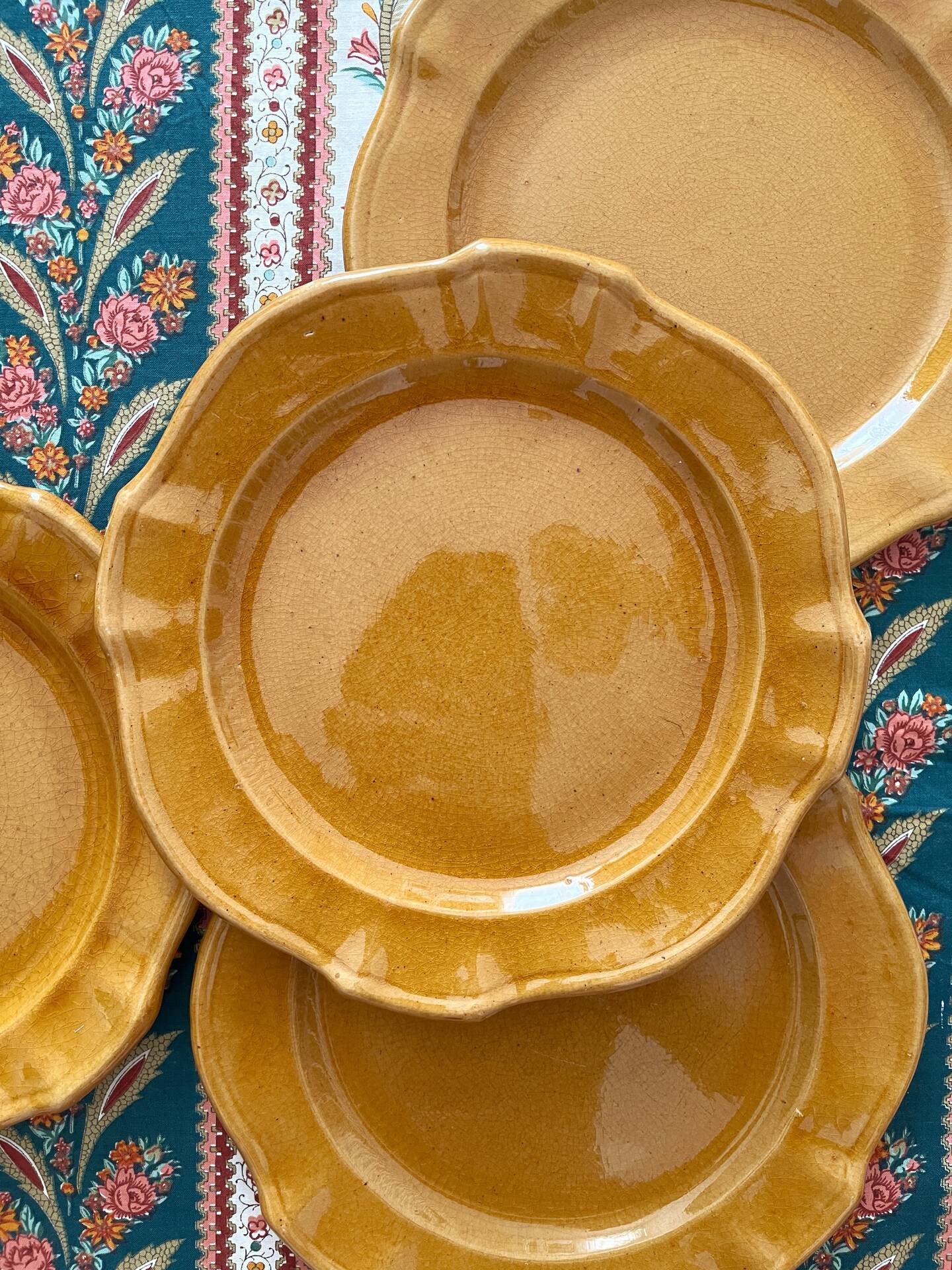 4 dessert plates in ceramic Pichon Uzes ochre yellow