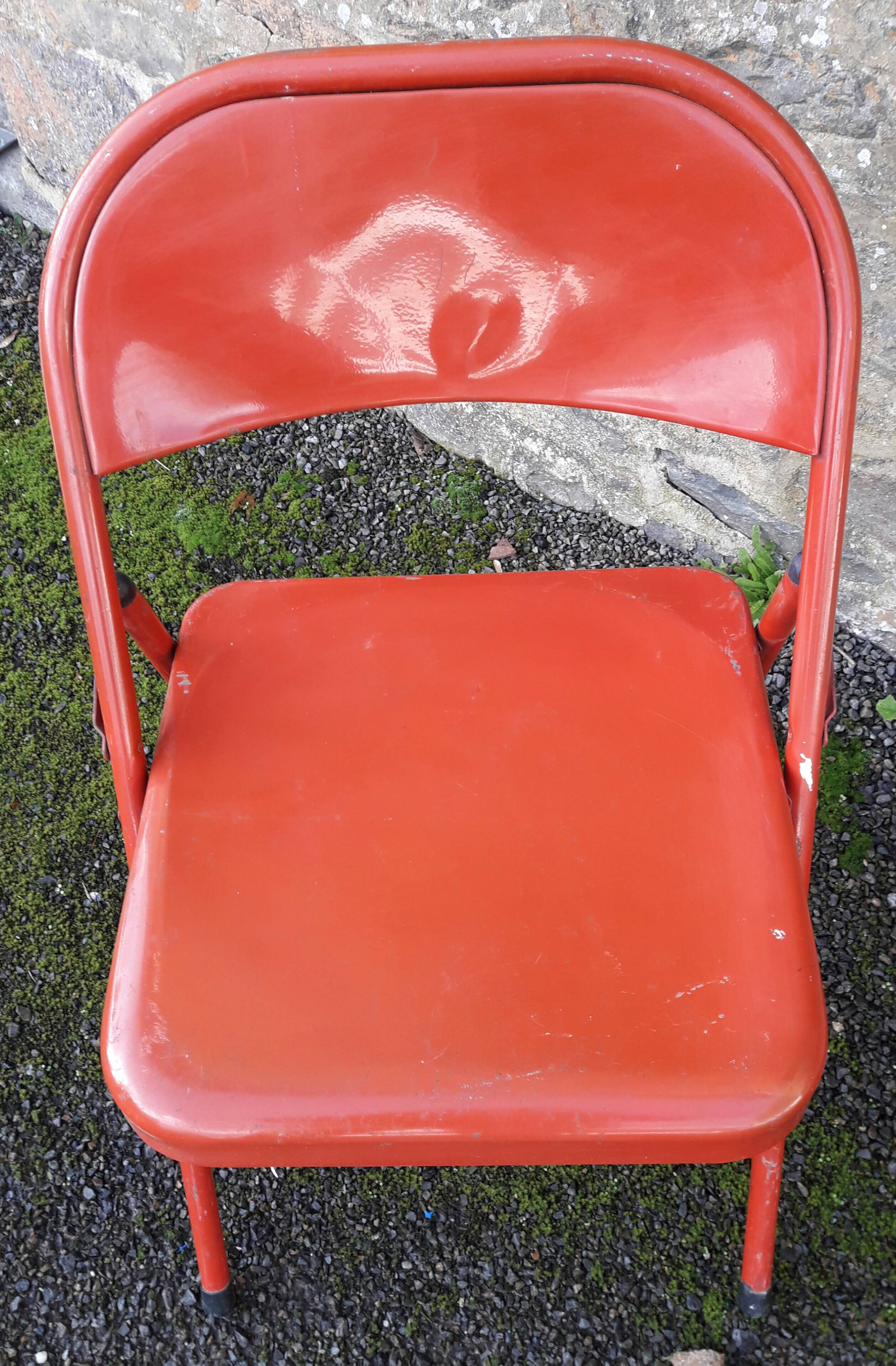 Red metal folding chair, 80s/90s