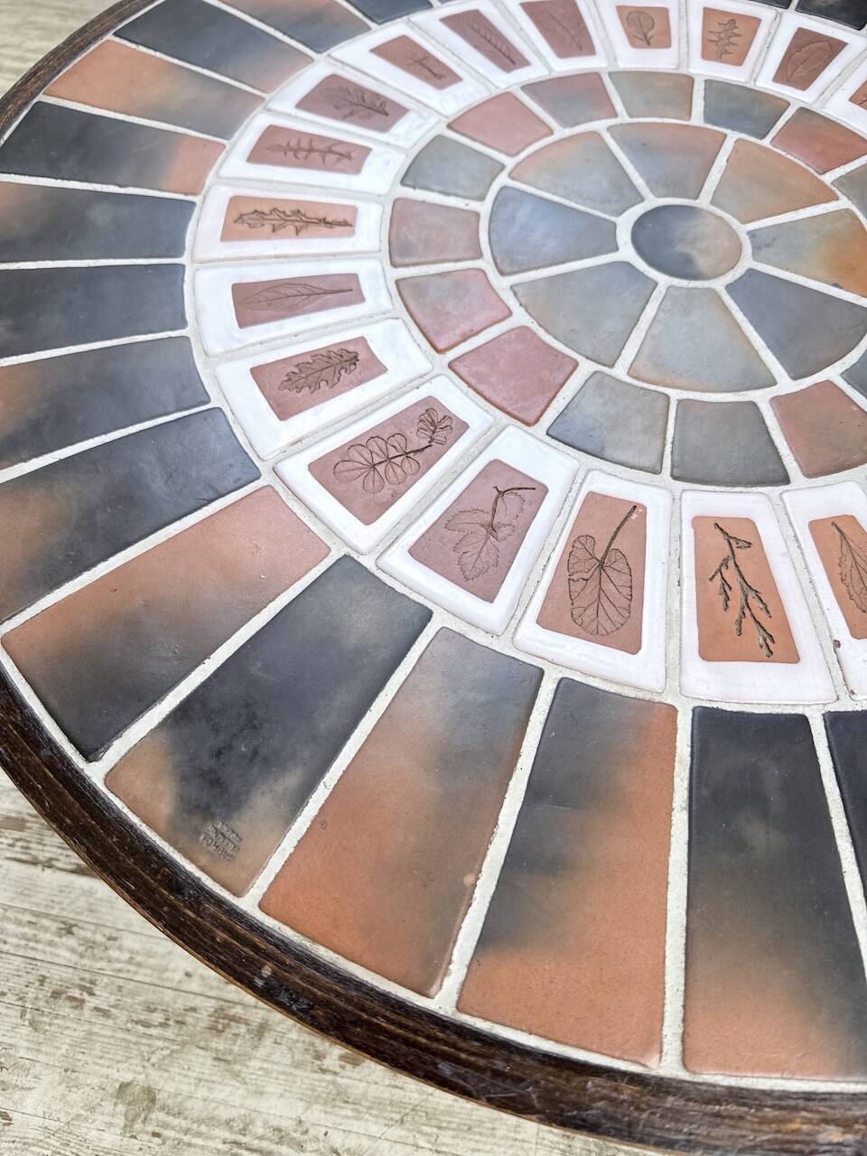 Round coffee table Roger Capron herbarium terracotta