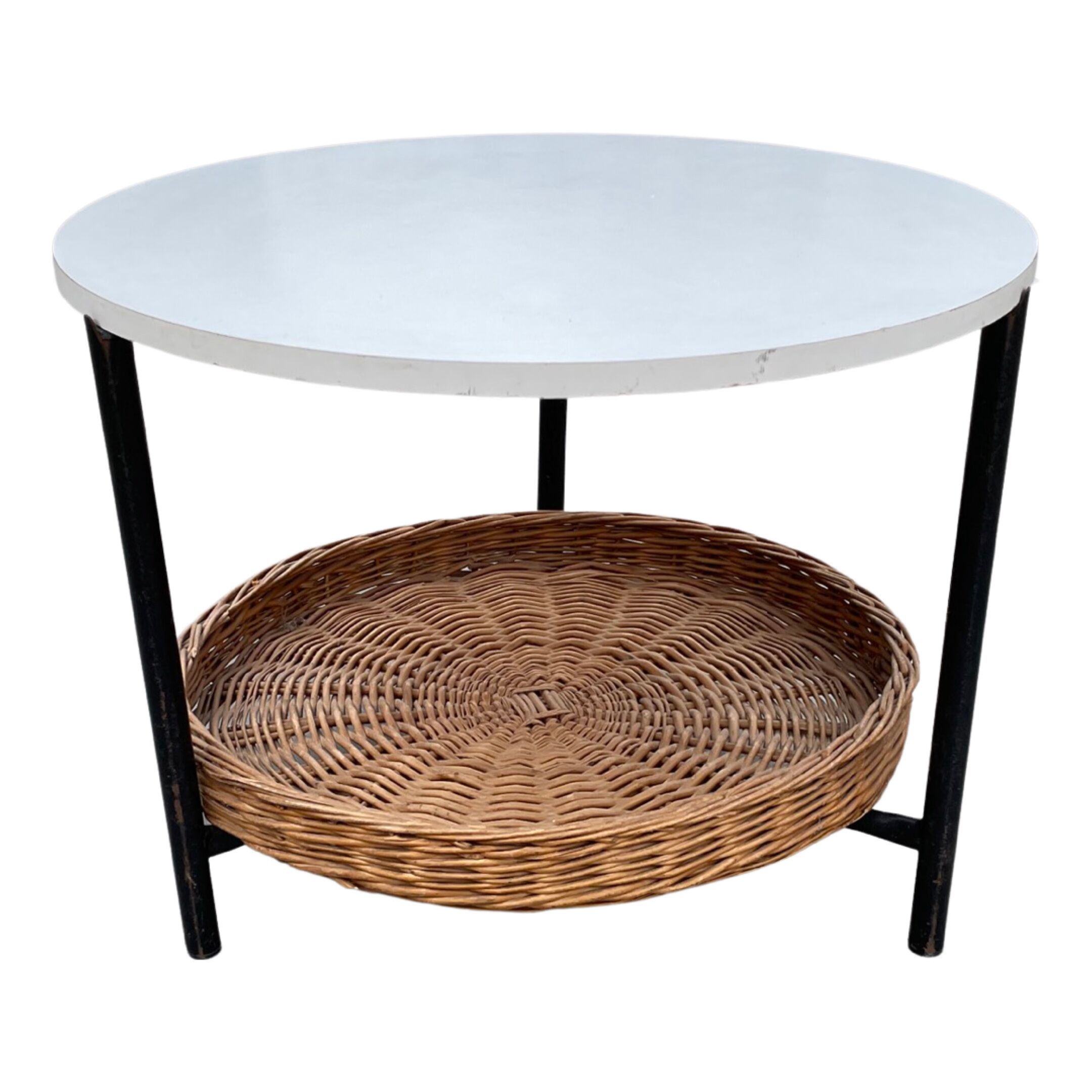 Modèle compact de table basse vintage avec panier de magazine