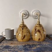 Paire d’appliques murales vintage en verre ciselé pomme de pin