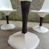 Salon signed Gautier, Table and four chairs Tulip Design