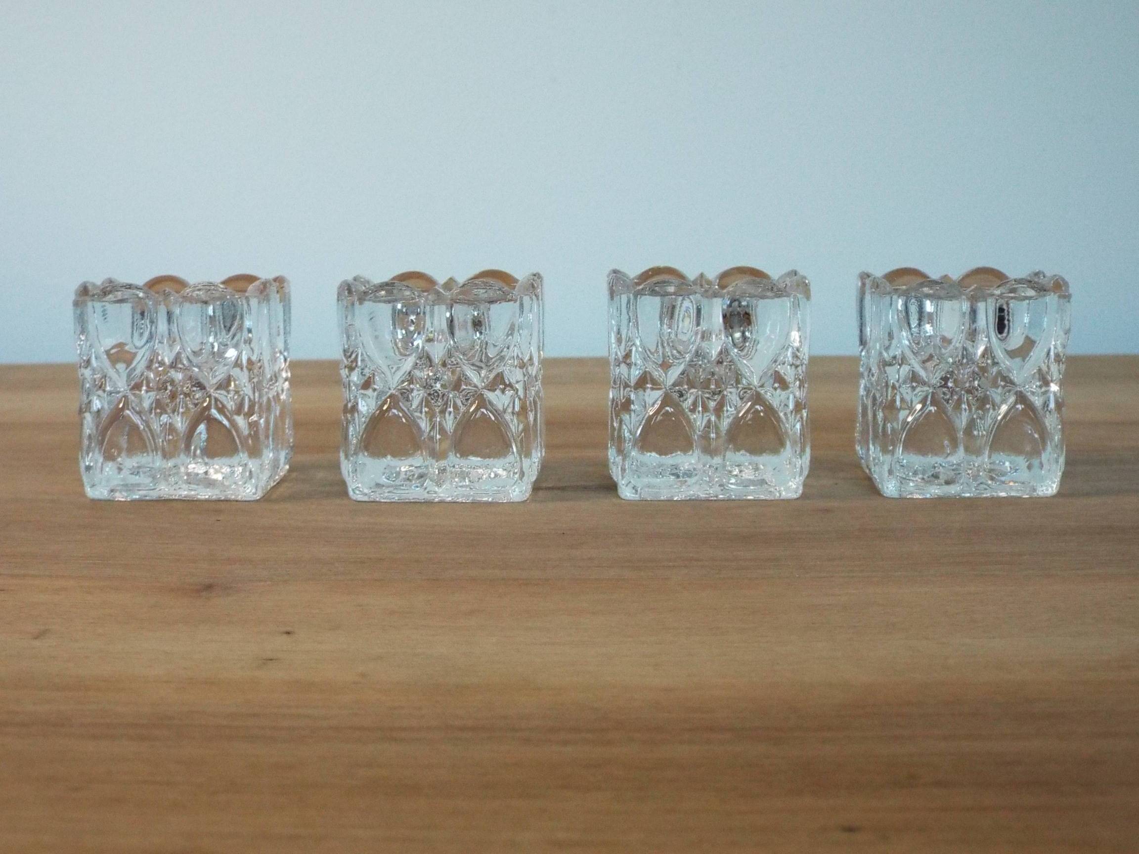 4 bougeoirs en verre ciselé