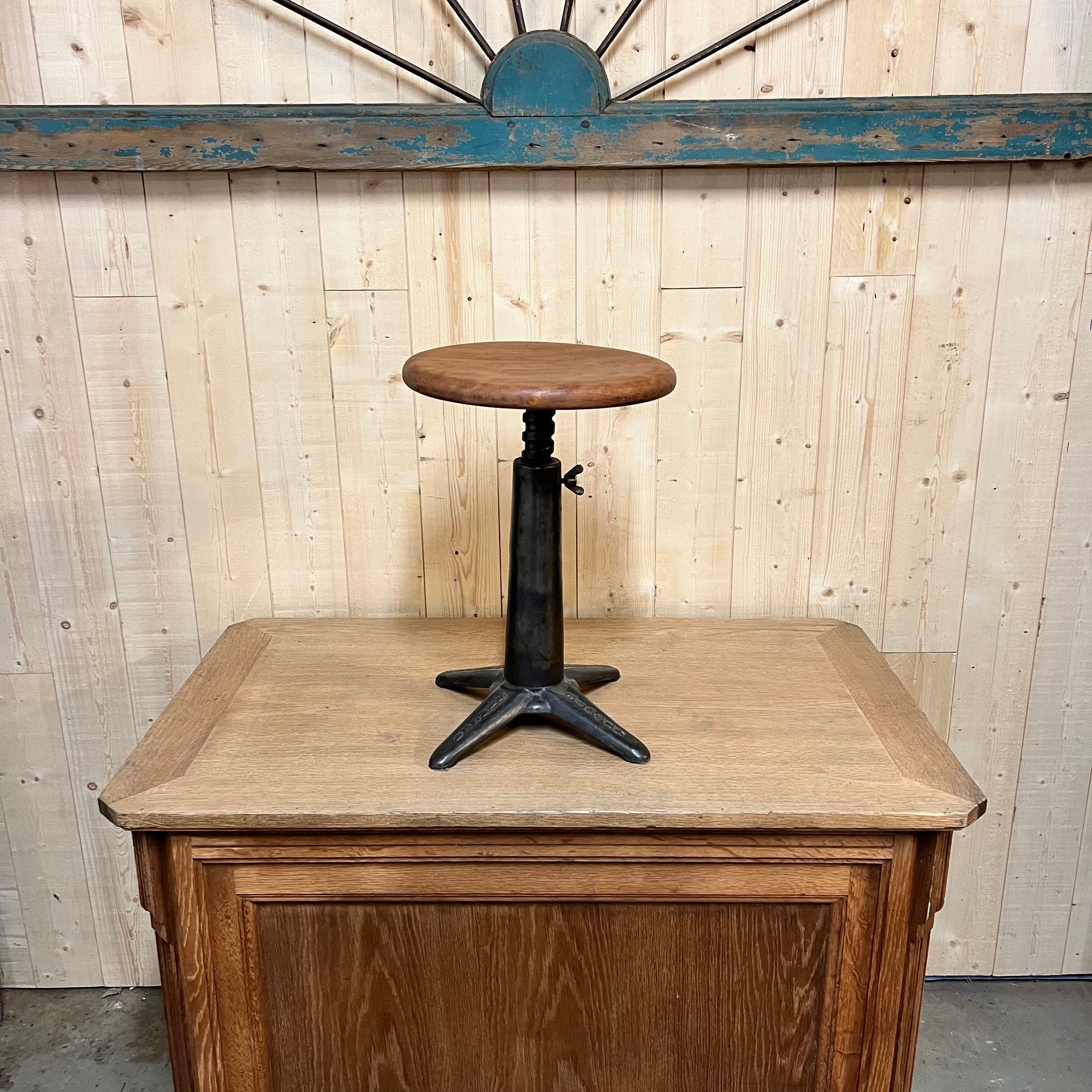 Adjustable Singer stool in cast iron 1930