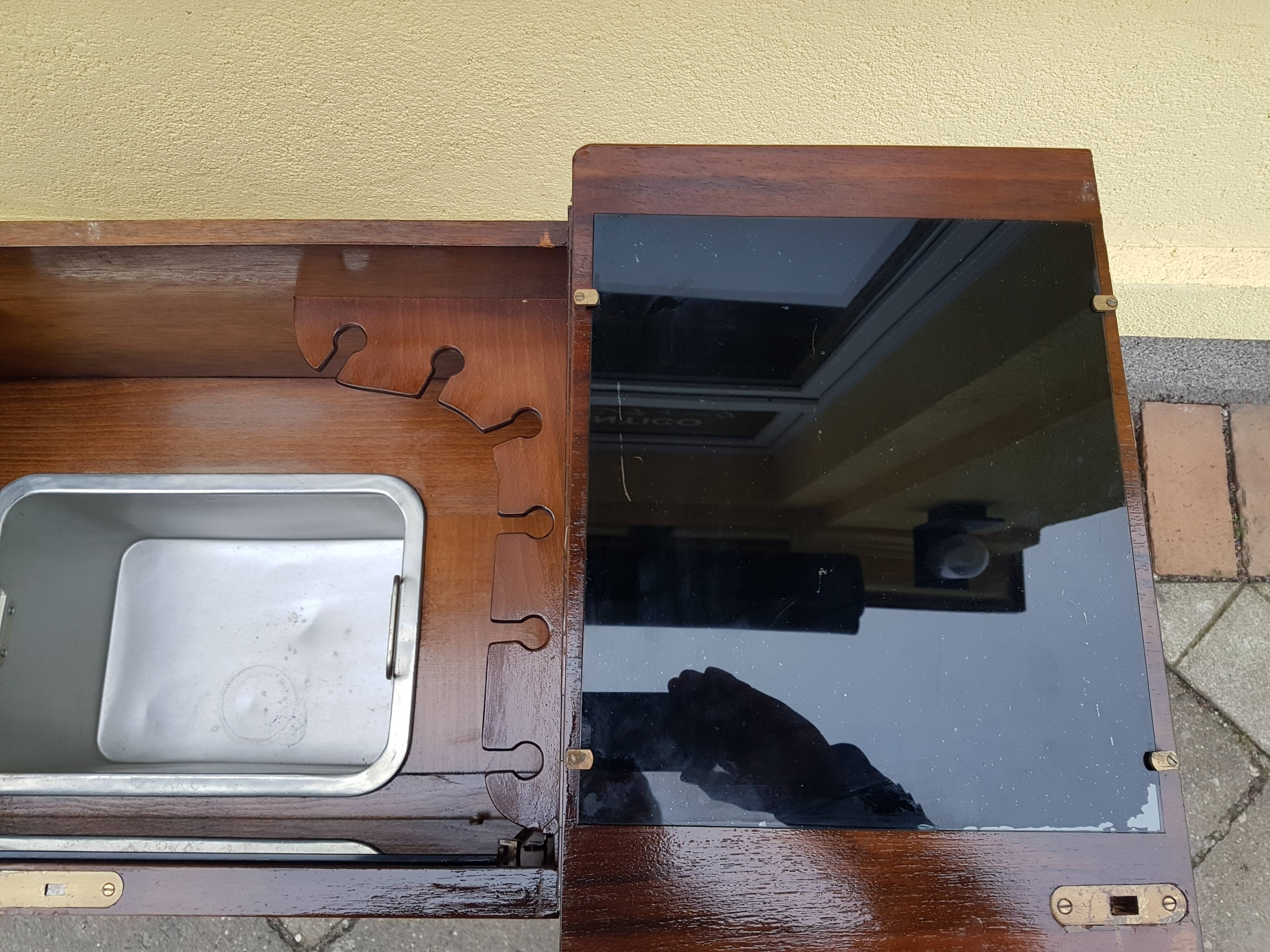 a beautiful house bar from around 1950, 80 x 50 x 70 cm in size and in very good condition