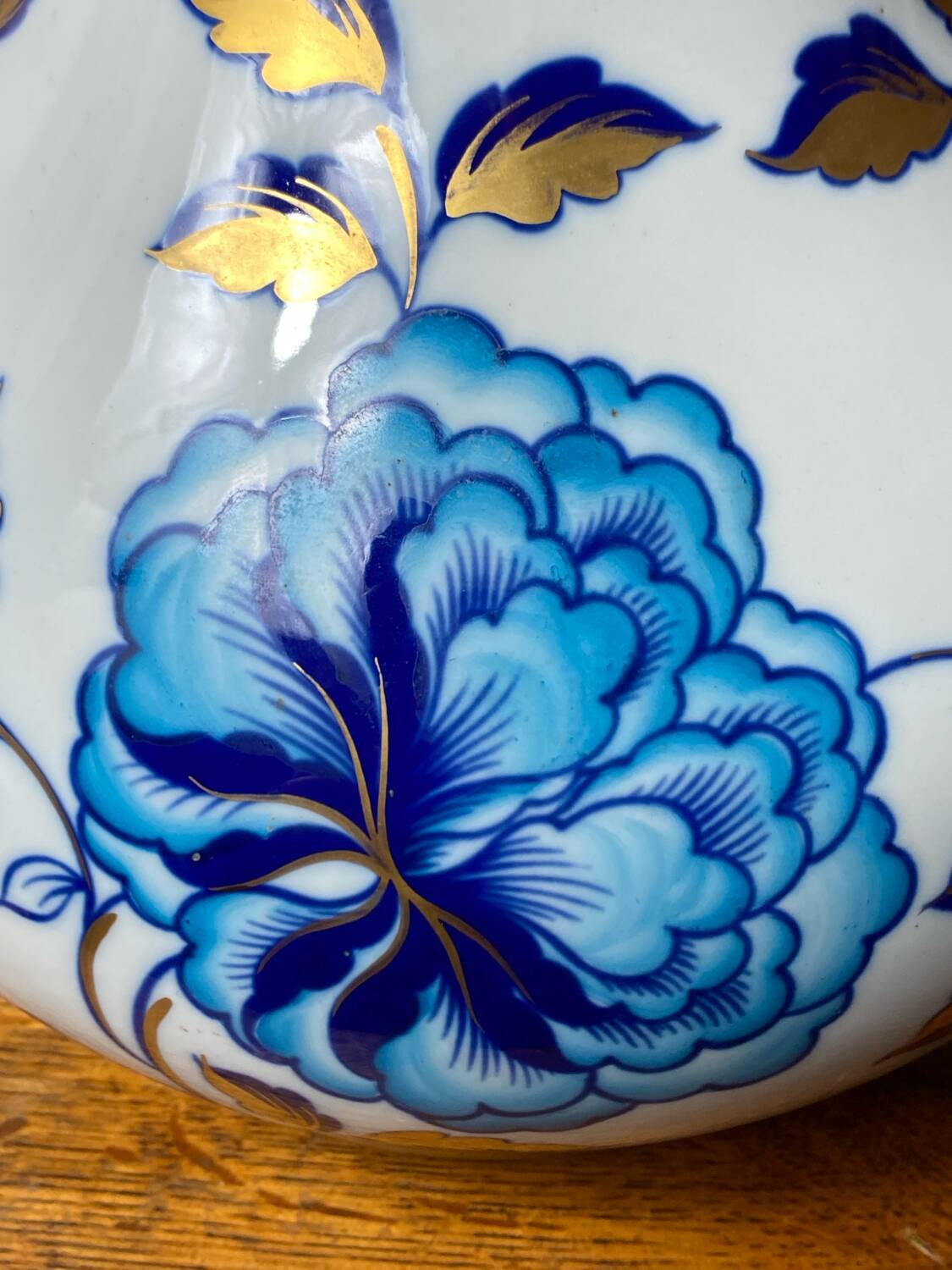 Guila Mangani lamp in porcelain