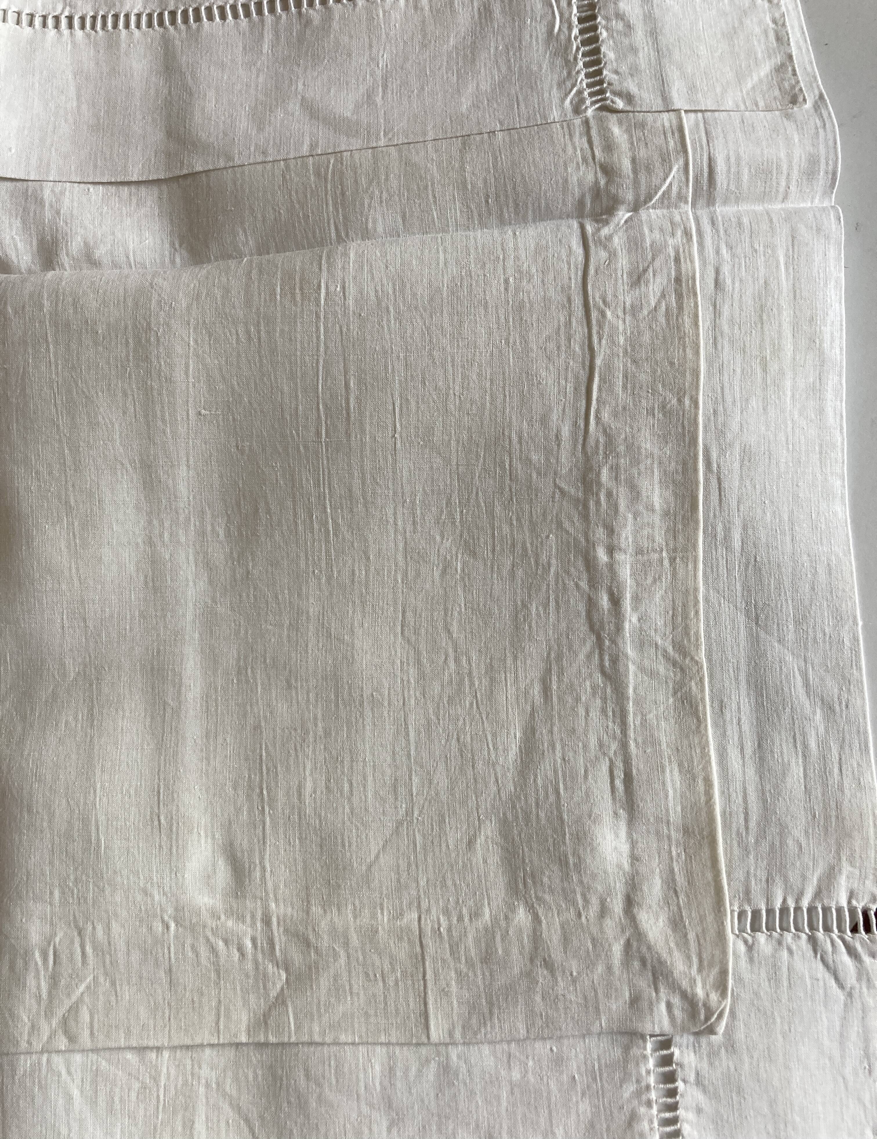 Pair of shortsowing pillowcase in linen wire without monogram