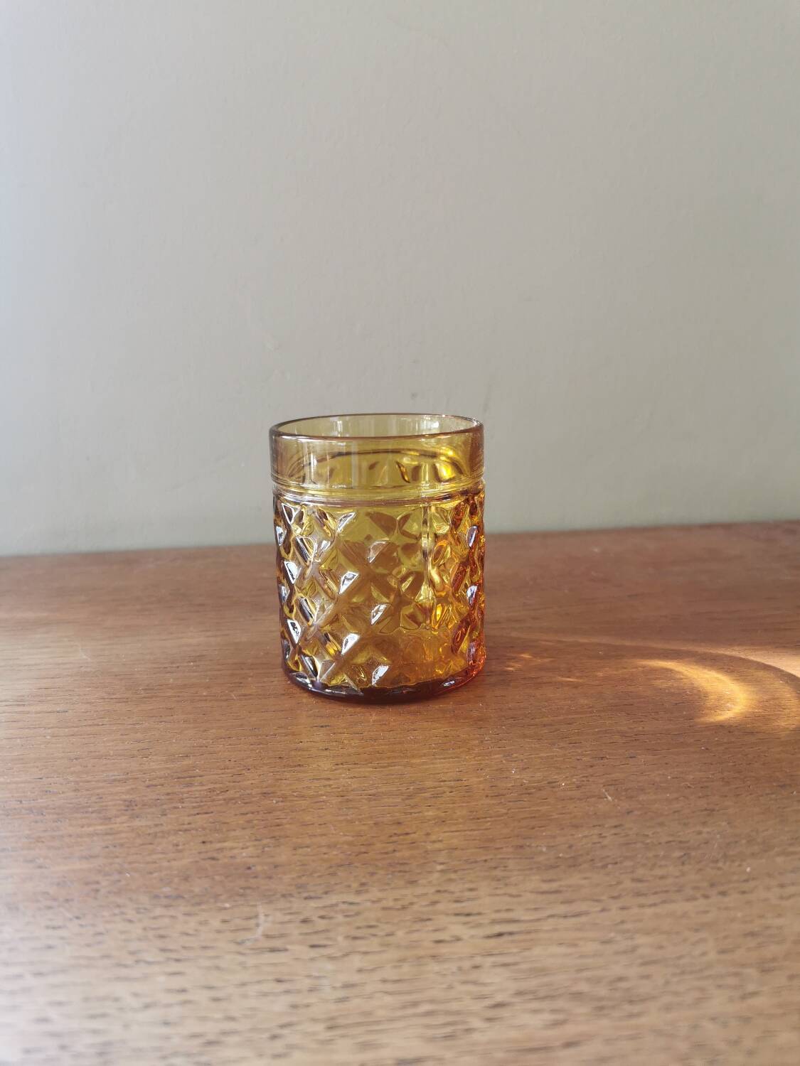 Set of 8 vintage whiskey glasses yellow glass