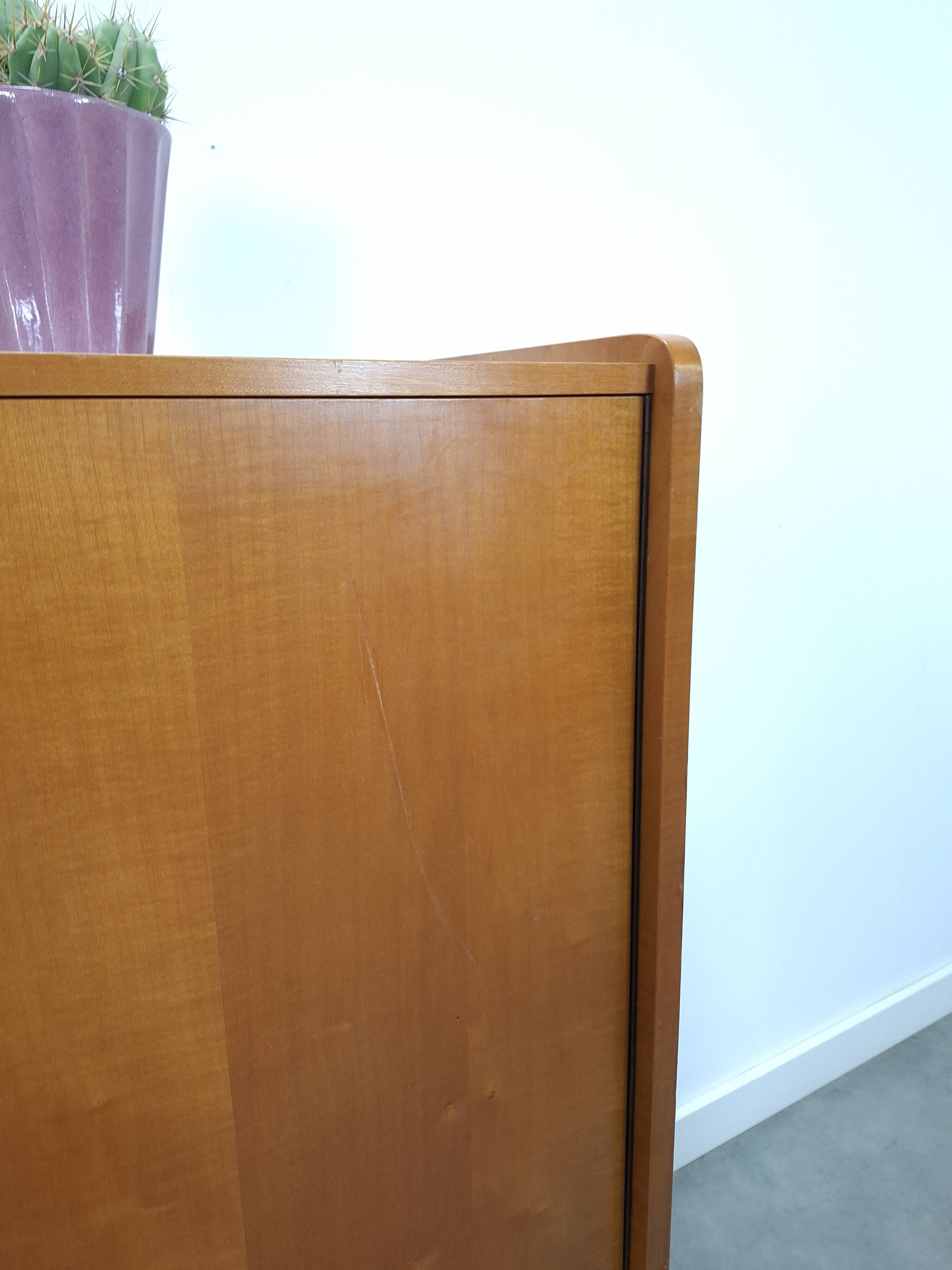 Kledingkast met legplanken en lades, opbergkast