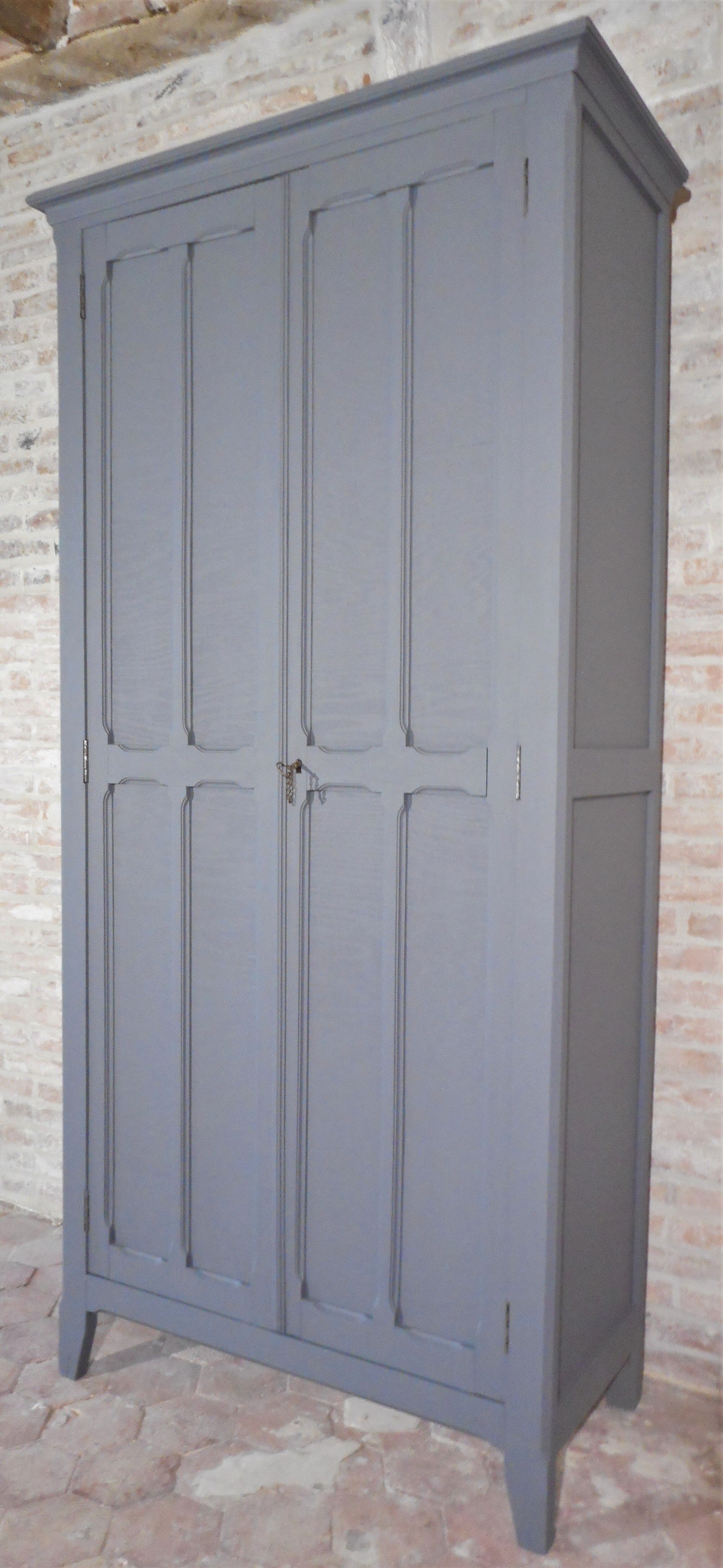 Armoire parisienne