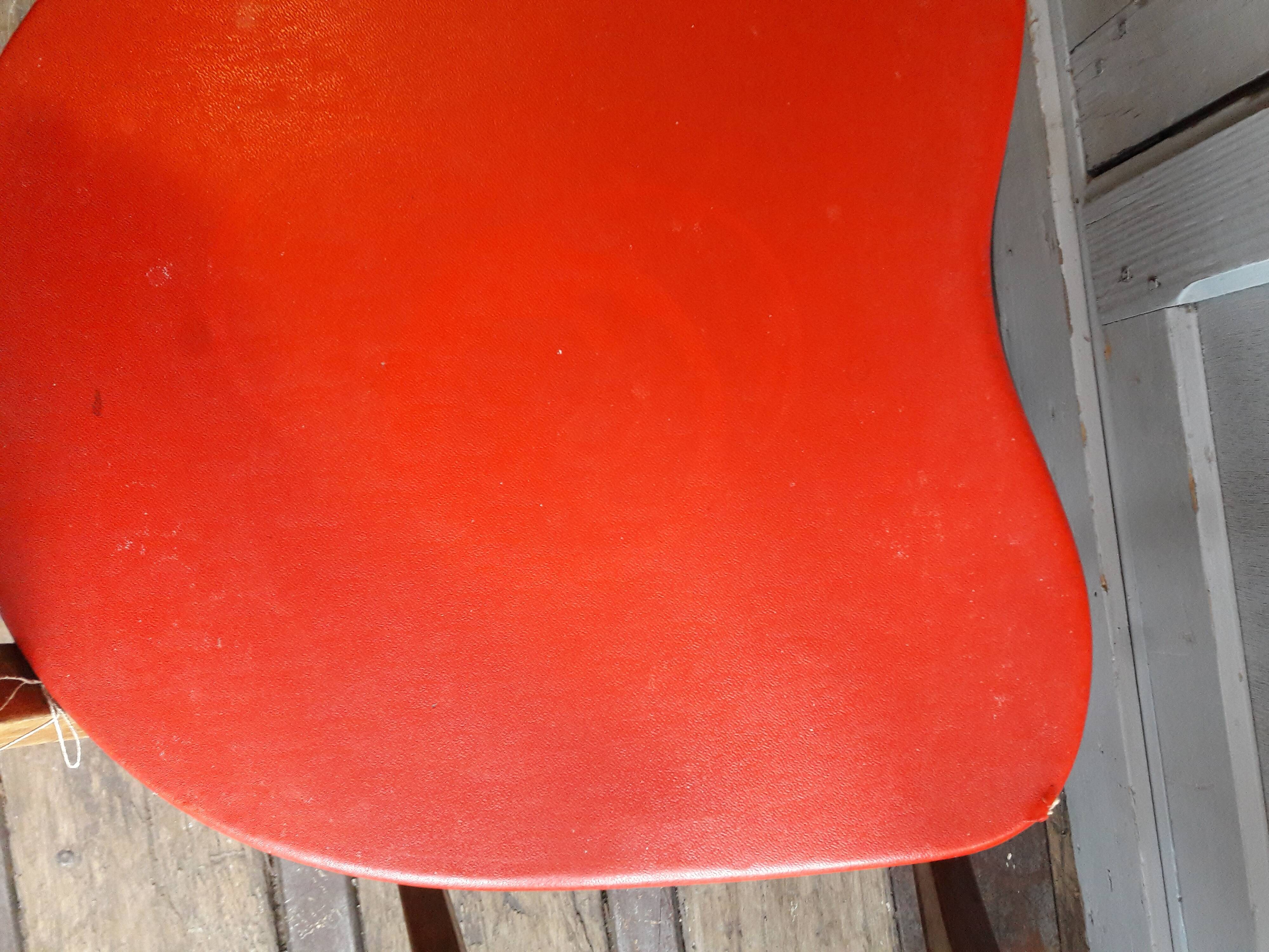 Lot of 2 wooden chairs and red skai