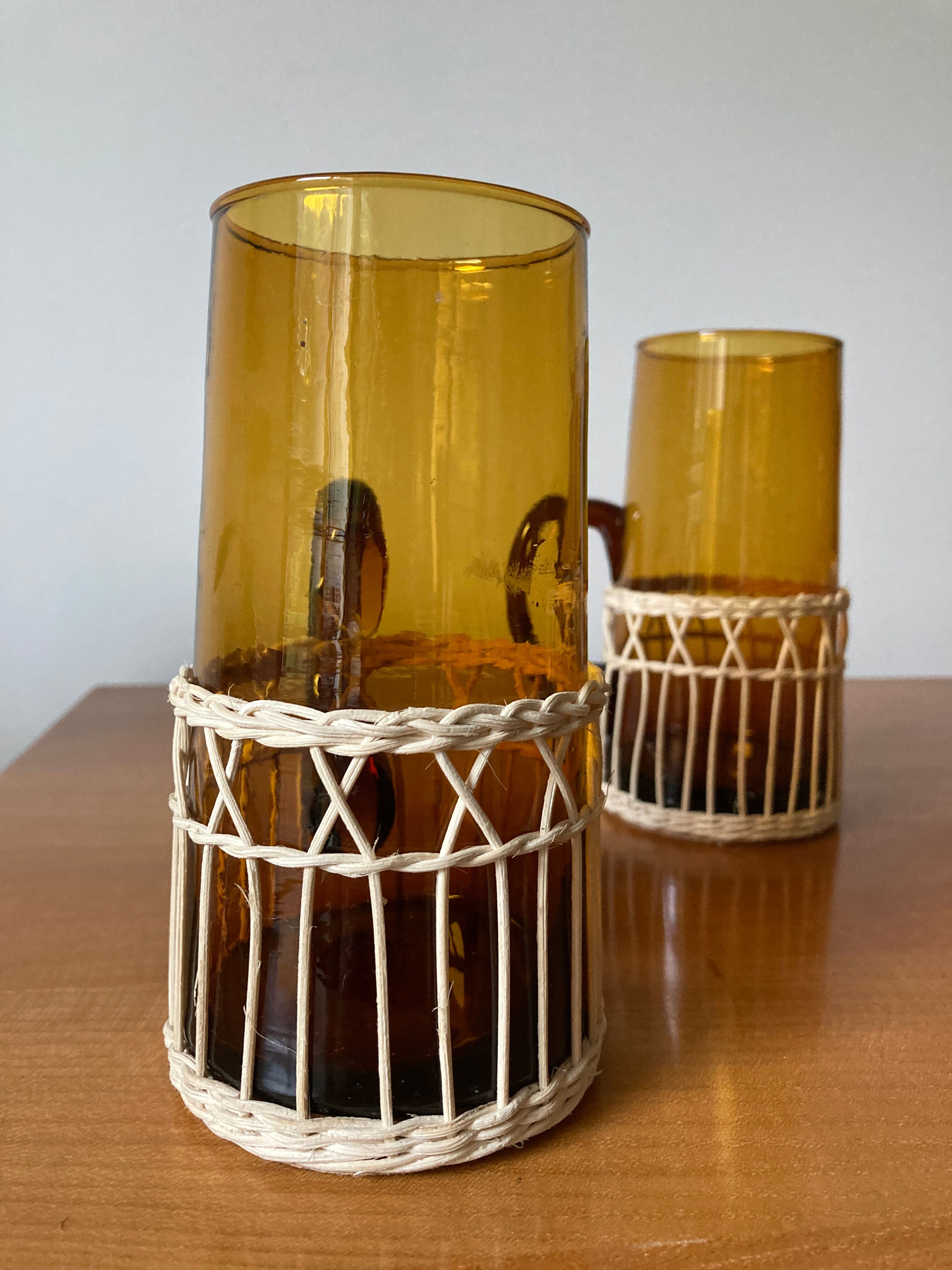 Set of 5 glass and rattan mugs